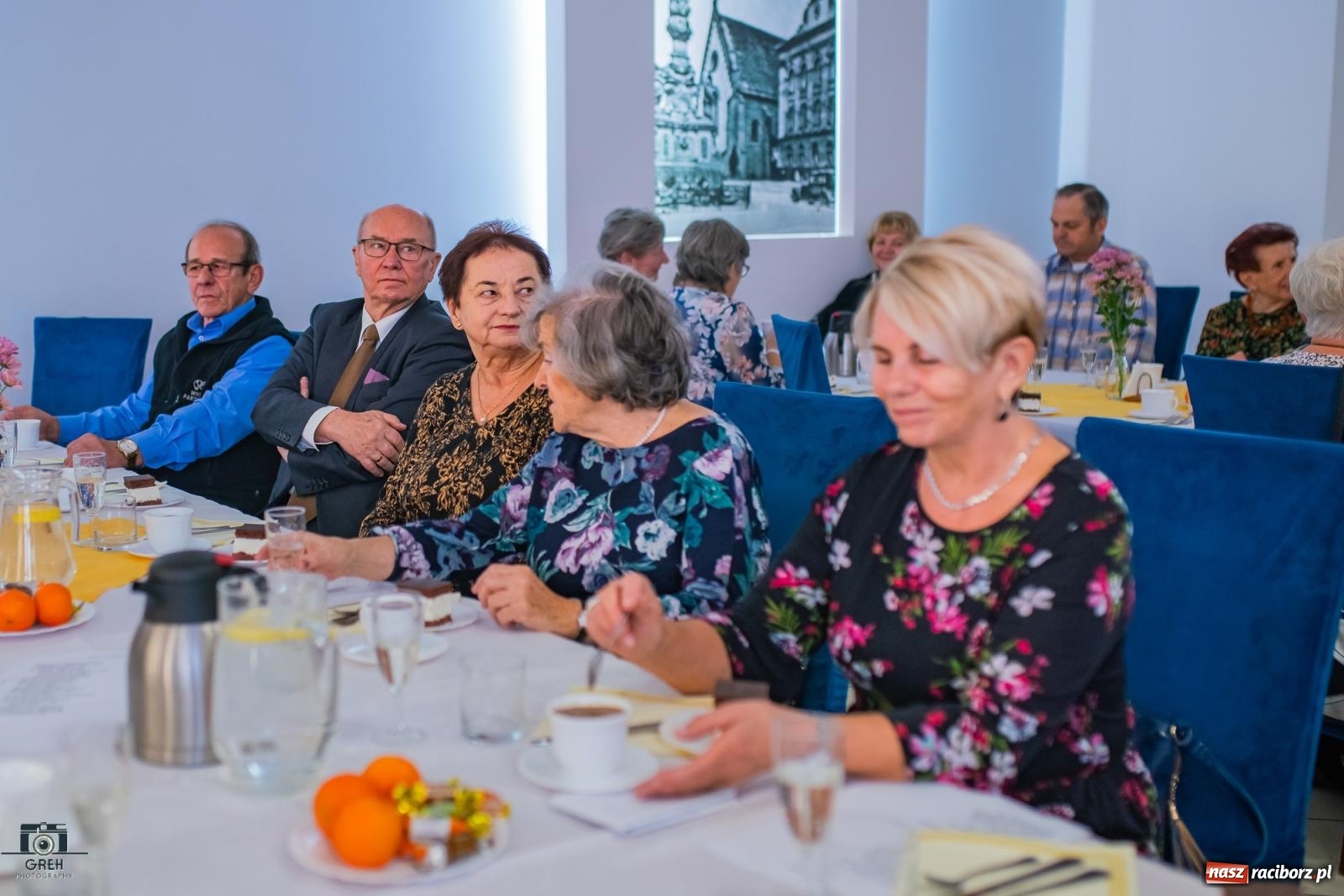 Zdjęcie w galerii na portalu naszraciborz.pl: Emeryci świętowali w restauracji Raciborska. Dla seniorów zaśpiewał finalista The Voice Kids [FOTO i WIDEO] wiadomości z regionu
