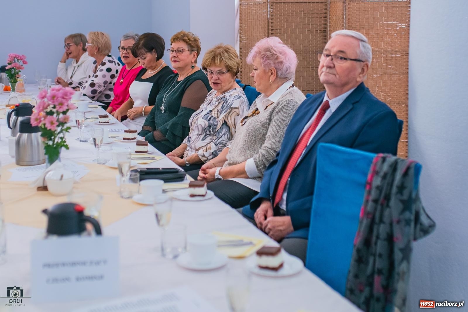 Zdjęcie w galerii na portalu naszraciborz.pl: Emeryci świętowali w restauracji Raciborska. Dla seniorów zaśpiewał finalista The Voice Kids [FOTO i WIDEO] wiadomości z regionu