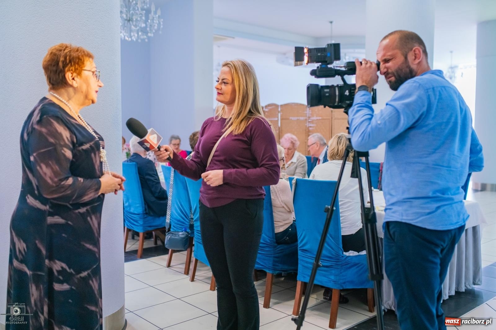 Zdjęcie w galerii na portalu naszraciborz.pl: Emeryci świętowali w restauracji Raciborska. Dla seniorów zaśpiewał finalista The Voice Kids [FOTO i WIDEO] wiadomości z regionu