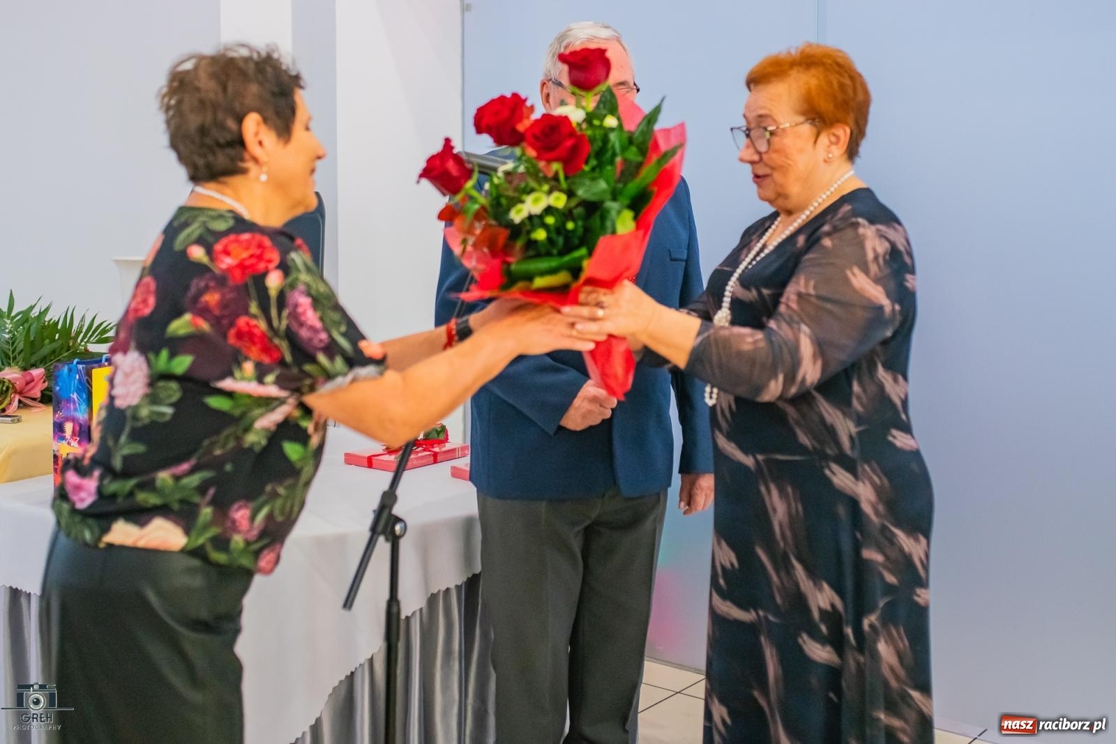 Zdjęcie w galerii na portalu naszraciborz.pl: Emeryci świętowali w restauracji Raciborska. Dla seniorów zaśpiewał finalista The Voice Kids [FOTO i WIDEO] wiadomości z regionu