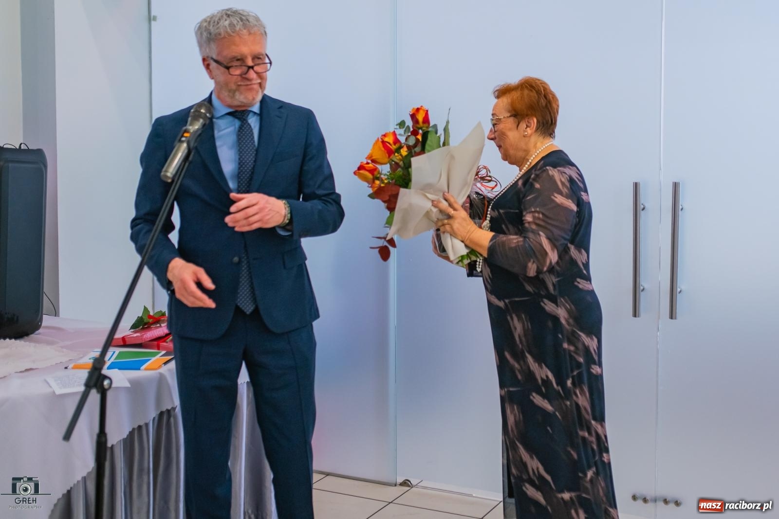 Zdjęcie w galerii na portalu naszraciborz.pl: Emeryci świętowali w restauracji Raciborska. Dla seniorów zaśpiewał finalista The Voice Kids [FOTO i WIDEO] wiadomości z regionu