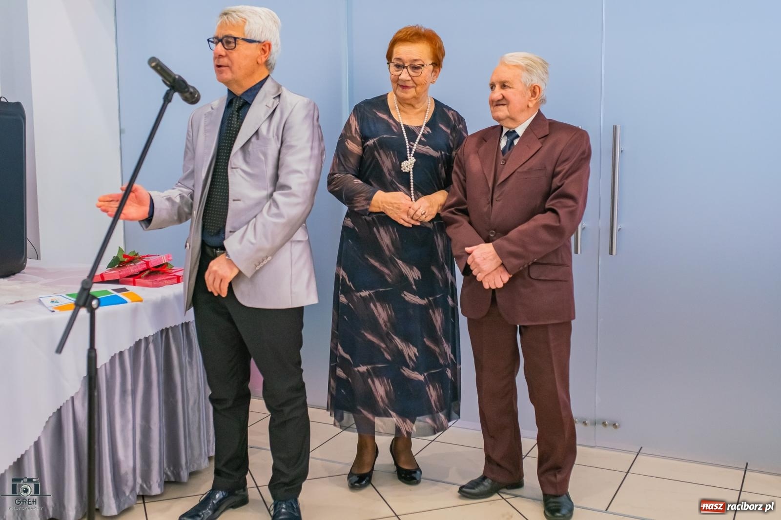Zdjęcie w galerii na portalu naszraciborz.pl: Emeryci świętowali w restauracji Raciborska. Dla seniorów zaśpiewał finalista The Voice Kids [FOTO i WIDEO] wiadomości z regionu