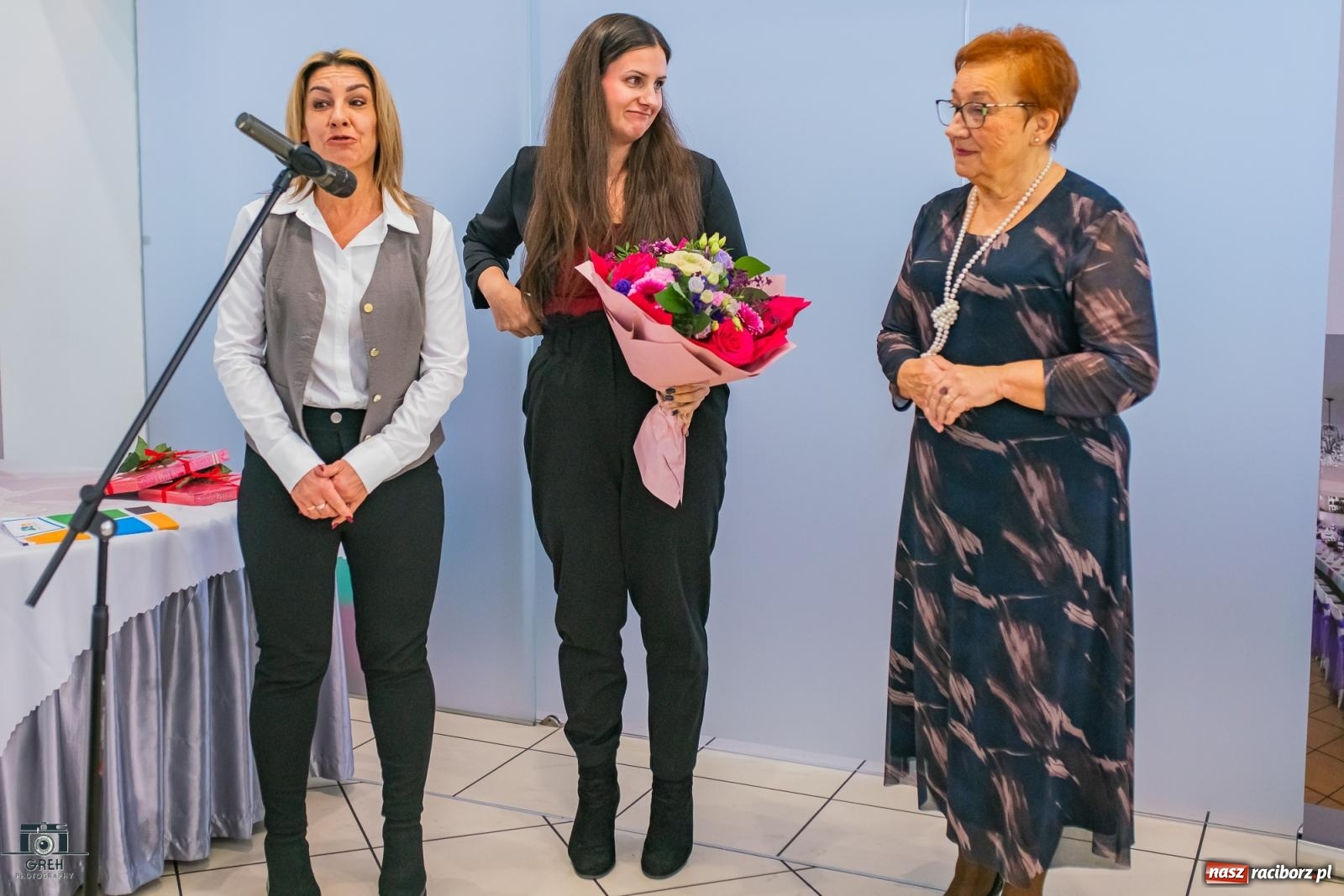 Zdjęcie w galerii na portalu naszraciborz.pl: Emeryci świętowali w restauracji Raciborska. Dla seniorów zaśpiewał finalista The Voice Kids [FOTO i WIDEO] wiadomości z regionu