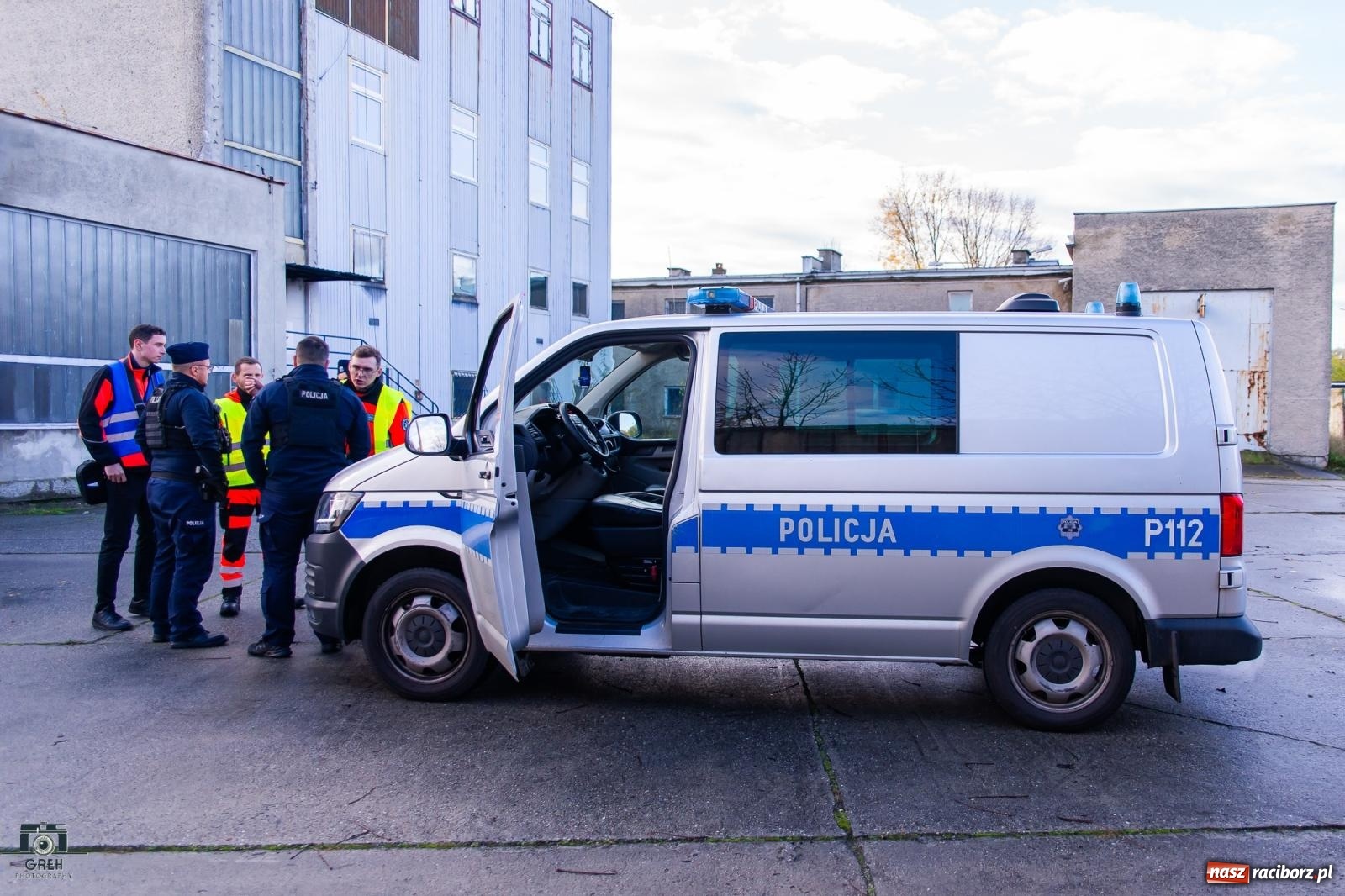 Zdjęcie w galerii na portalu naszraciborz.pl: Służby w akcji przy Cegielnianej. Powiatowe manewry w Raciborzu [FOTO i WIDEO] wiadomości z regionu