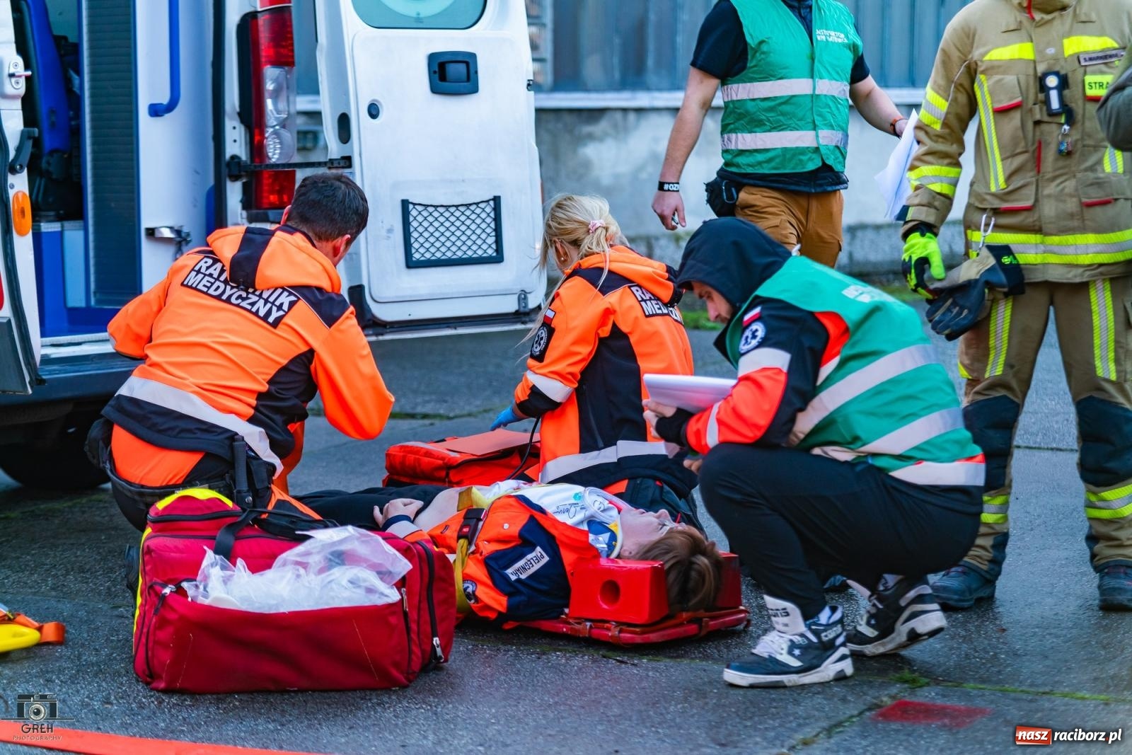 Zdjęcie w galerii na portalu naszraciborz.pl: Służby w akcji przy Cegielnianej. Powiatowe manewry w Raciborzu [FOTO i WIDEO] wiadomości z regionu