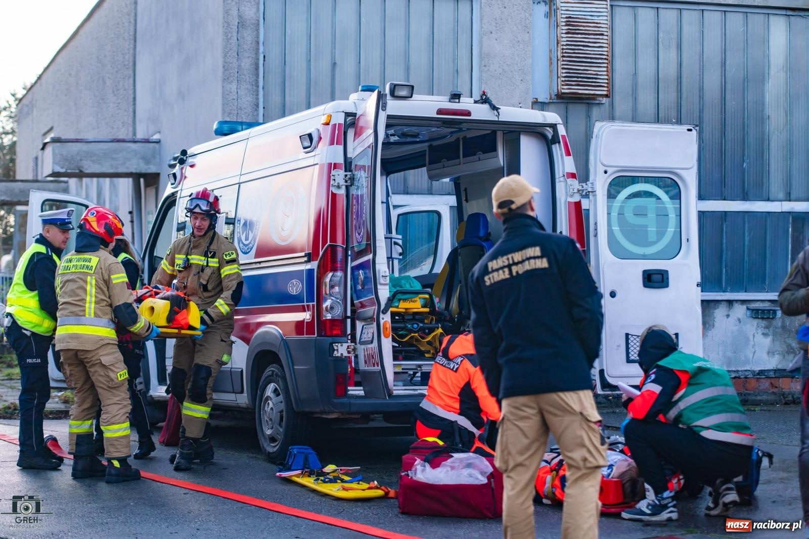 Zdjęcie w galerii na portalu naszraciborz.pl: Służby w akcji przy Cegielnianej. Powiatowe manewry w Raciborzu [FOTO i WIDEO] wiadomości z regionu