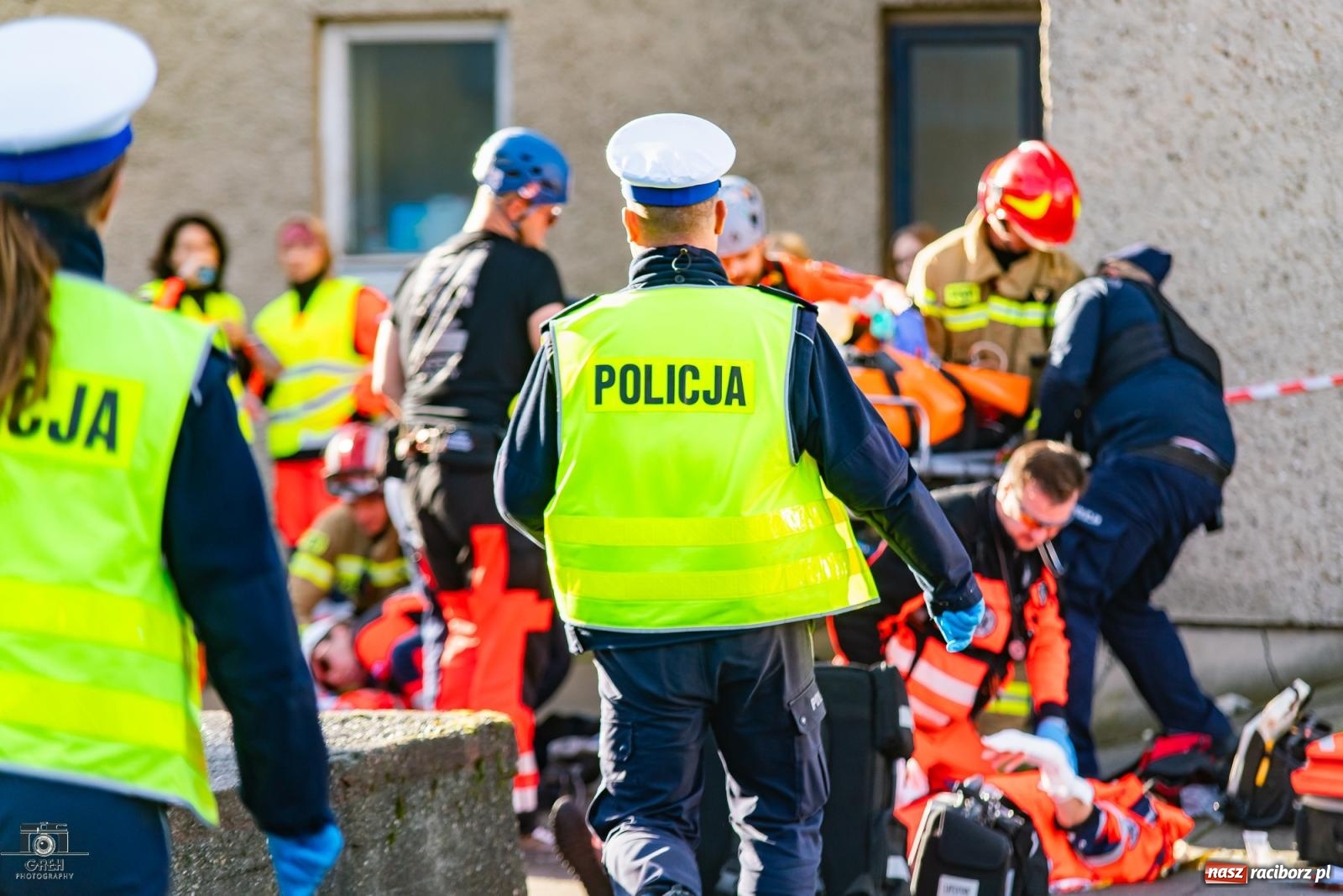 Zdjęcie w galerii na portalu naszraciborz.pl: Służby w akcji przy Cegielnianej. Powiatowe manewry w Raciborzu [FOTO i WIDEO] wiadomości z regionu