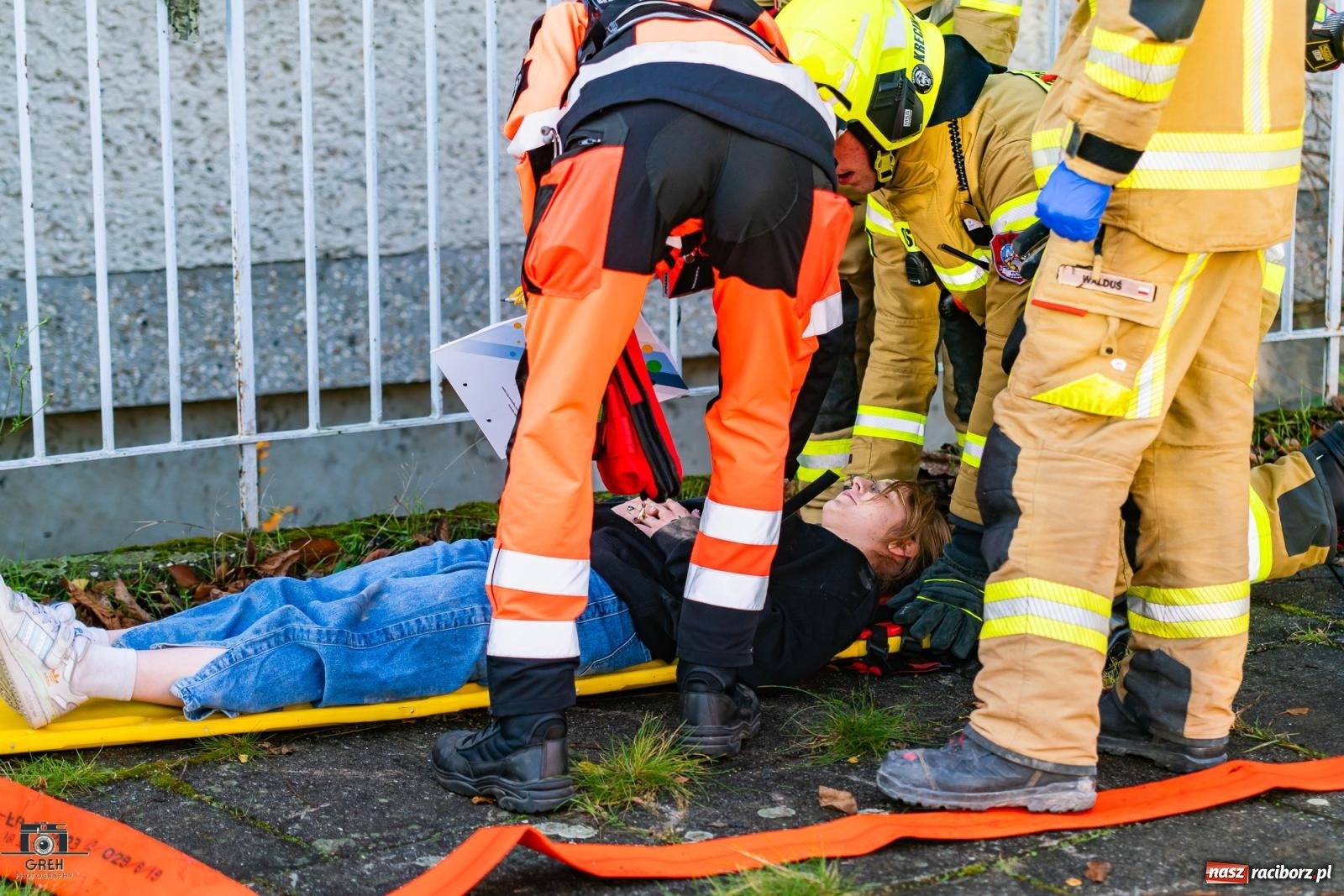 Zdjęcie w galerii na portalu naszraciborz.pl: Służby w akcji przy Cegielnianej. Powiatowe manewry w Raciborzu [FOTO i WIDEO] wiadomości z regionu
