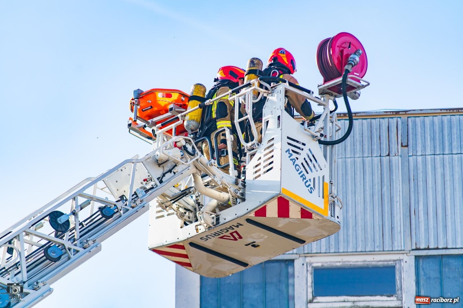 Zdjęcie w galerii na portalu naszraciborz.pl: Służby w akcji przy Cegielnianej. Powiatowe manewry w Raciborzu [FOTO i WIDEO] wiadomości z regionu