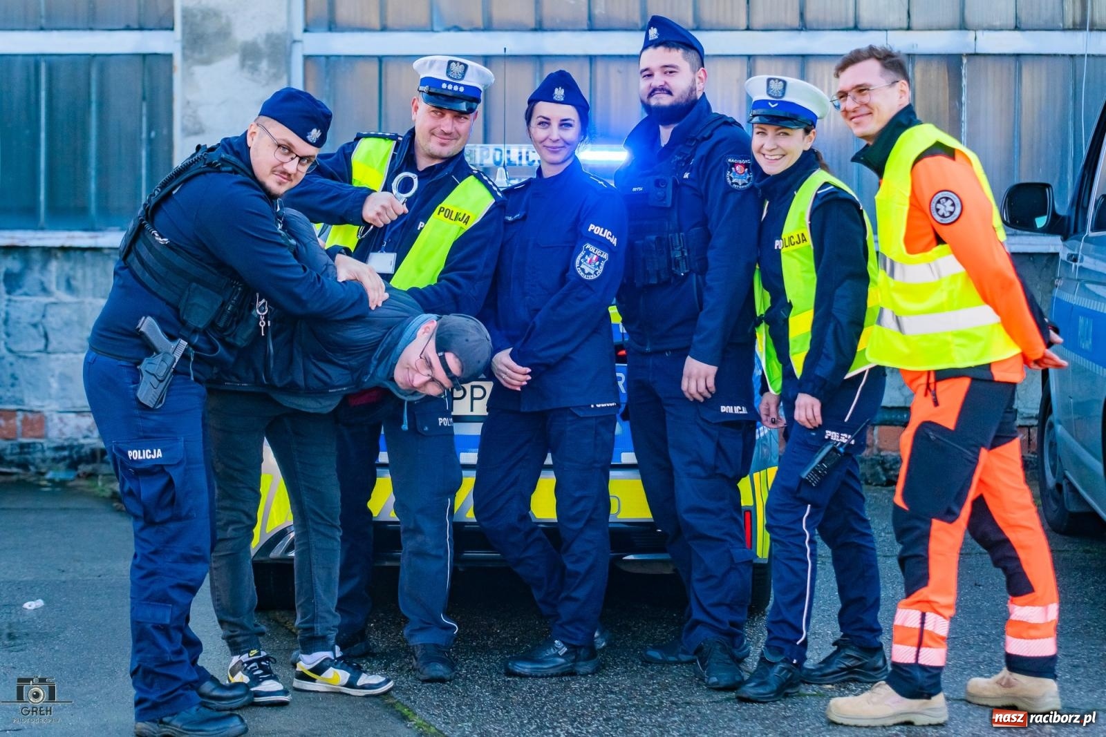 Zdjęcie w galerii na portalu naszraciborz.pl: Służby w akcji przy Cegielnianej. Powiatowe manewry w Raciborzu [FOTO i WIDEO] wiadomości z regionu
