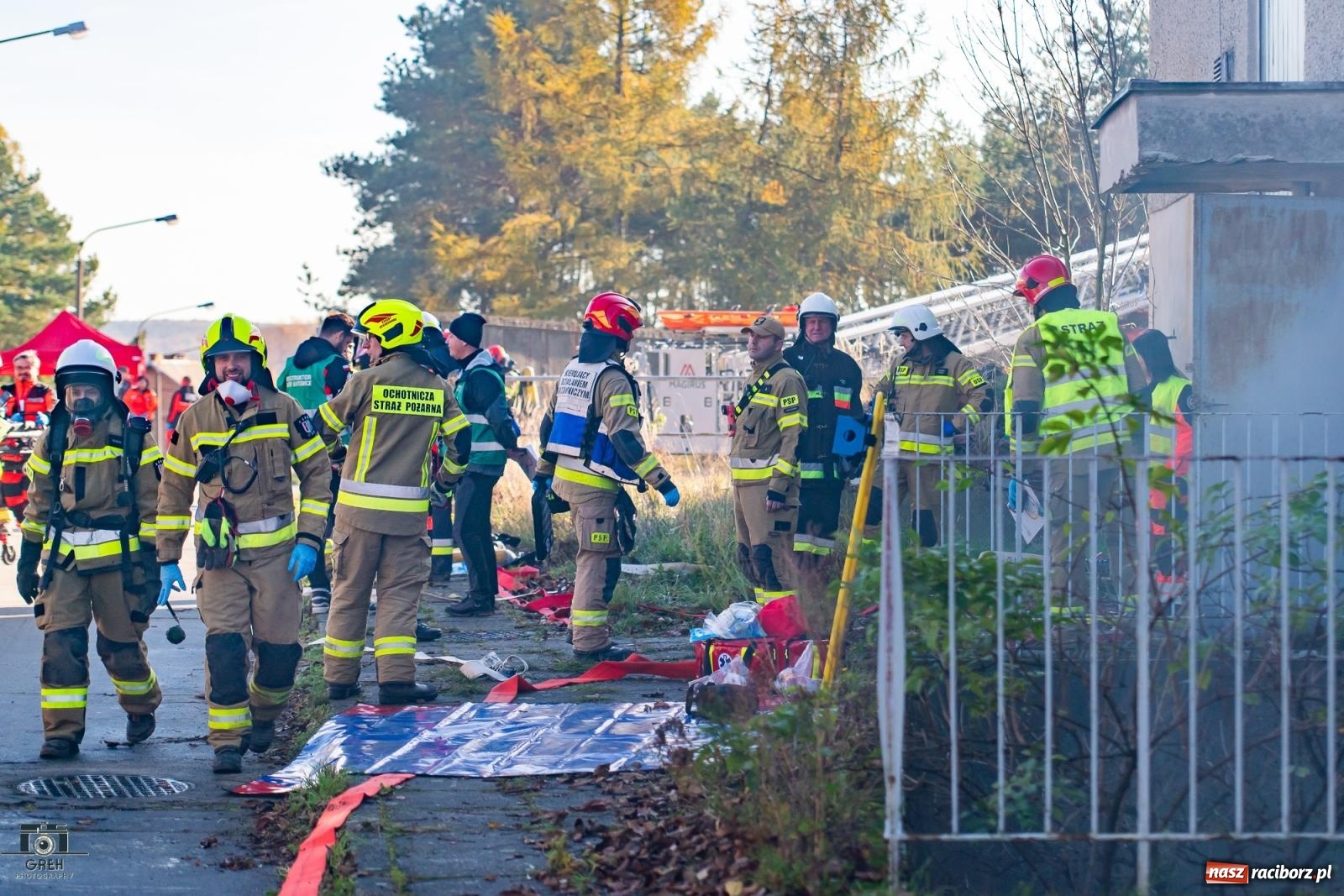 Zdjęcie w galerii na portalu naszraciborz.pl: Służby w akcji przy Cegielnianej. Powiatowe manewry w Raciborzu [FOTO i WIDEO] wiadomości z regionu
