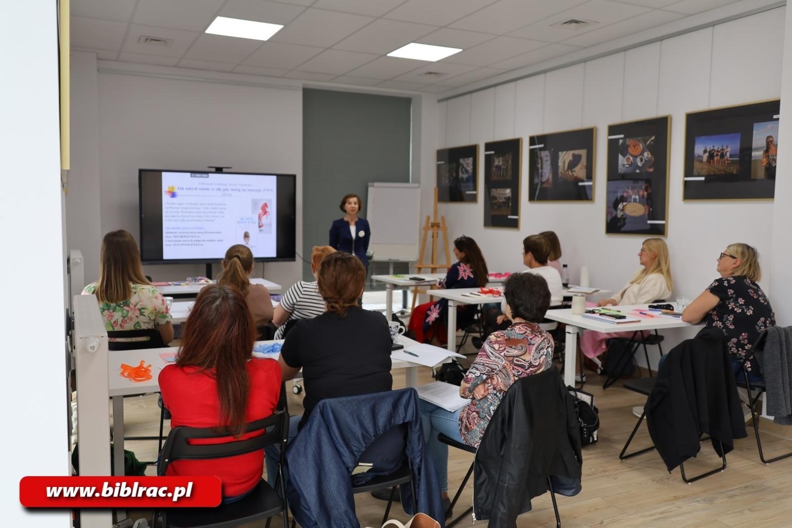 Zdjęcie w galerii na portalu naszraciborz.pl: Bibliotekarz – nowe możliwości. Pracownicy biblioteki biorą udział w nowym projekcie wiadomości z regionu