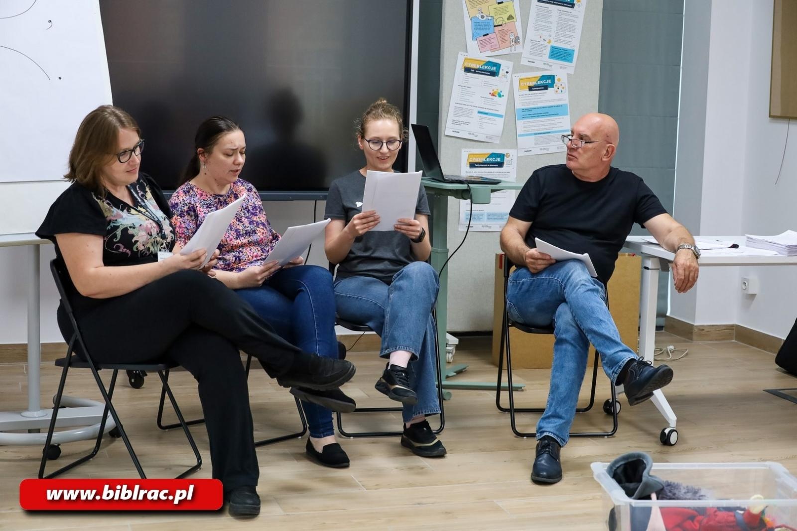 Zdjęcie w galerii na portalu naszraciborz.pl: Bibliotekarz – nowe możliwości. Pracownicy biblioteki biorą udział w nowym projekcie wiadomości z regionu