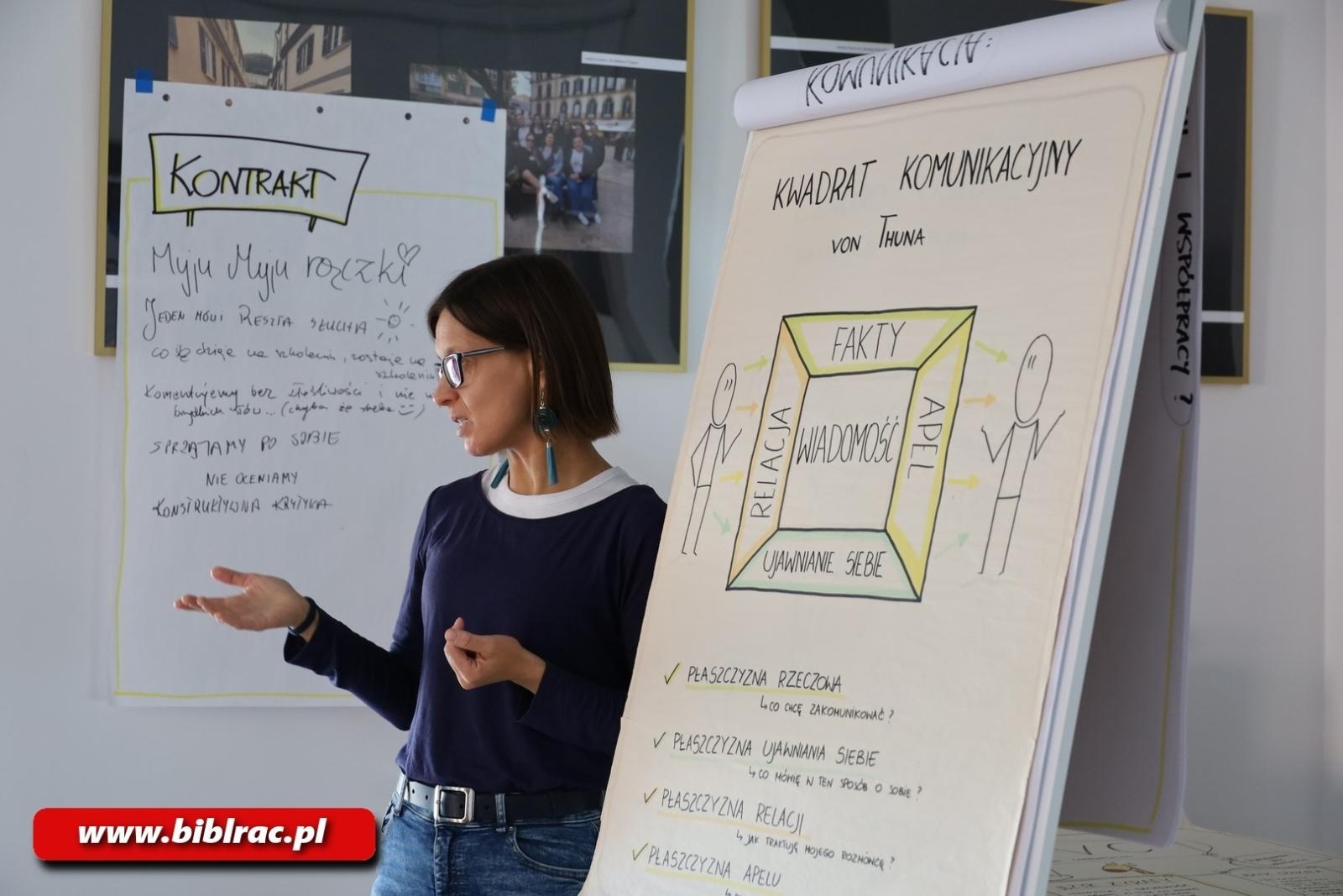 Zdjęcie w galerii na portalu naszraciborz.pl: Bibliotekarz – nowe możliwości. Pracownicy biblioteki biorą udział w nowym projekcie wiadomości z regionu