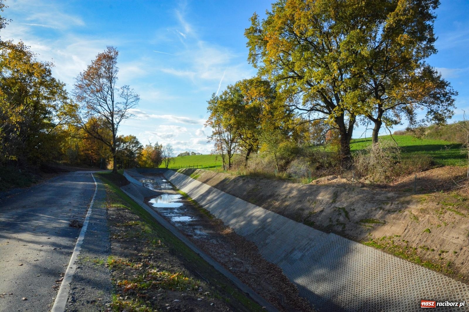 Zdjęcie w galerii na portalu naszraciborz.pl: W Pawłowie oddano do użytku zbiorniki retencyjne. Mają zapobiec podtopieniom wsi [FOTO i WIDEO] wiadomości z regionu