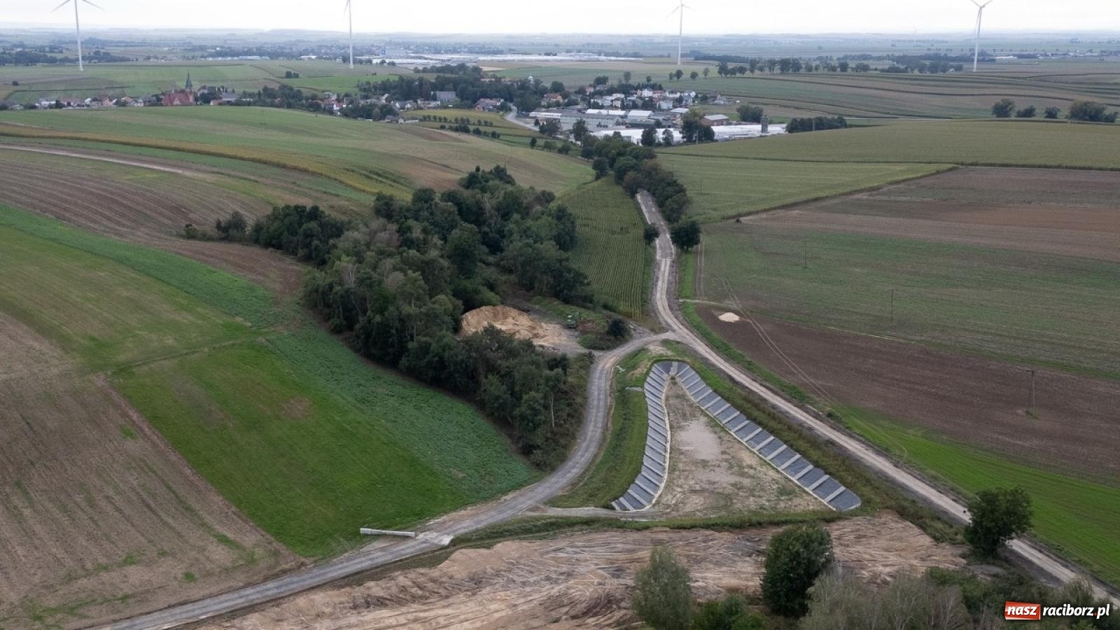 Zdjęcie w galerii na portalu naszraciborz.pl: W Pawłowie oddano do użytku zbiorniki retencyjne. Mają zapobiec podtopieniom wsi [FOTO i WIDEO] wiadomości z regionu