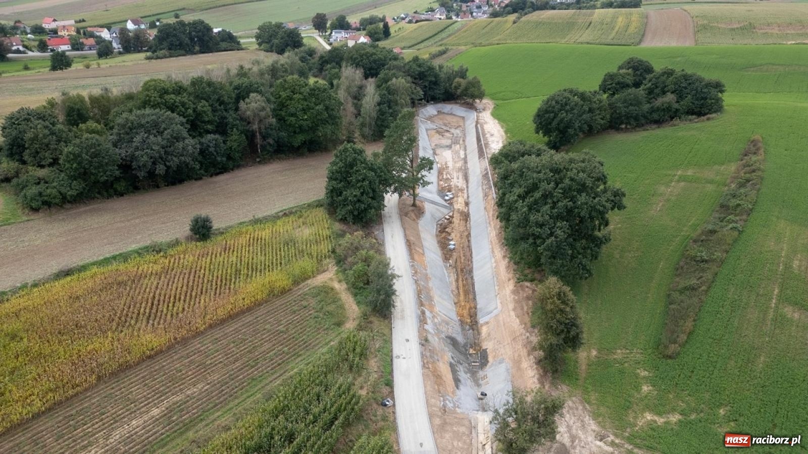 Zdjęcie w galerii na portalu naszraciborz.pl: W Pawłowie oddano do użytku zbiorniki retencyjne. Mają zapobiec podtopieniom wsi [FOTO i WIDEO] wiadomości z regionu