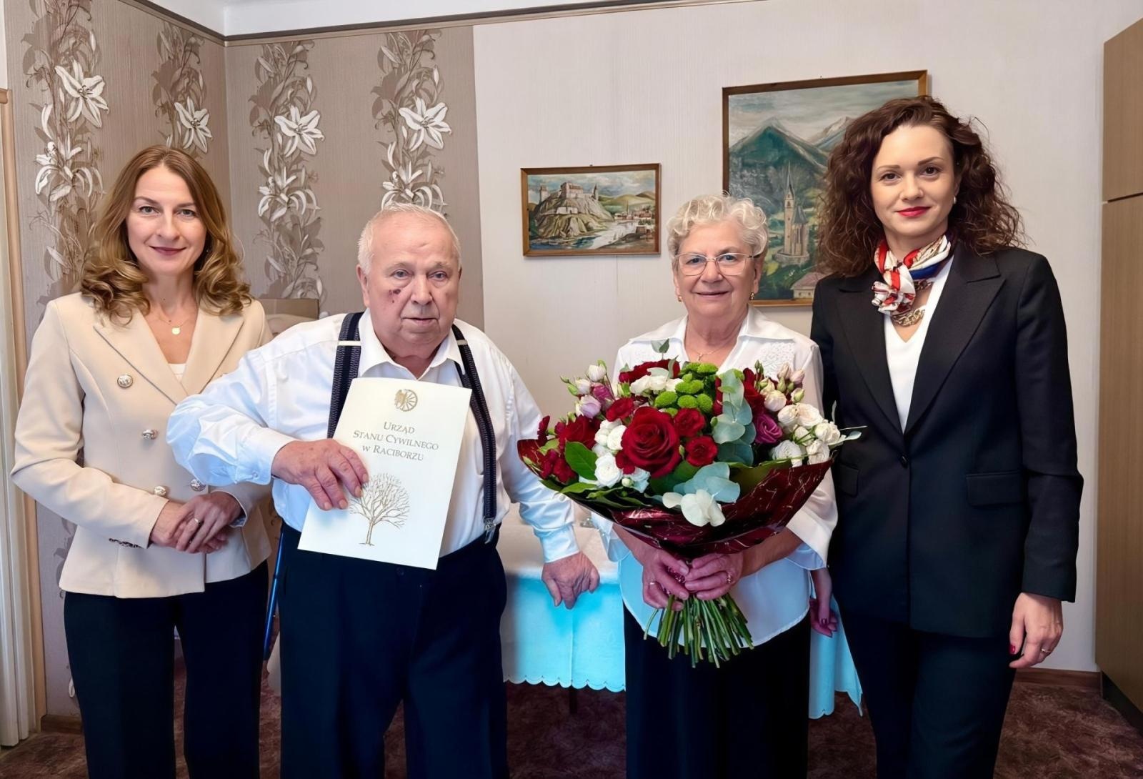 Zdjęcie w galerii na portalu naszraciborz.pl: Państwo Kupka z Raciborza świętują jubileusz 60-lecia pożycia małżeńskiego wiadomości z regionu