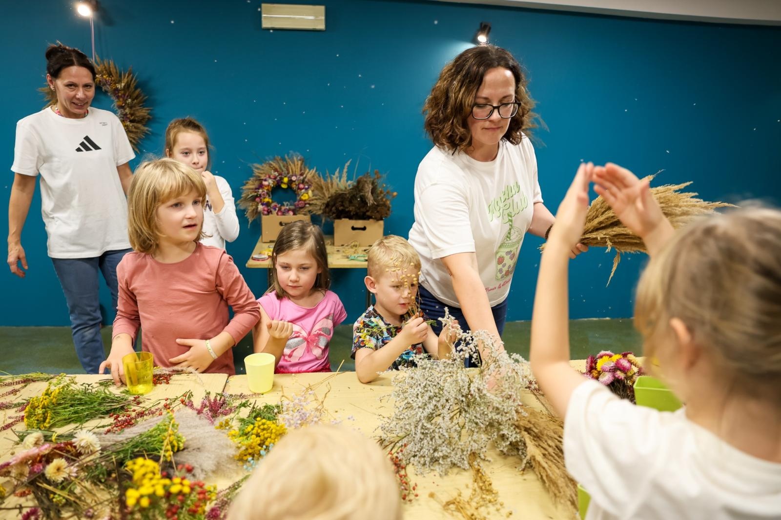 Zdjęcie w galerii na portalu naszraciborz.pl: Galeria kolorowych uśmiechów Małych Odkrywców i ich nowe pasje wiadomości z regionu