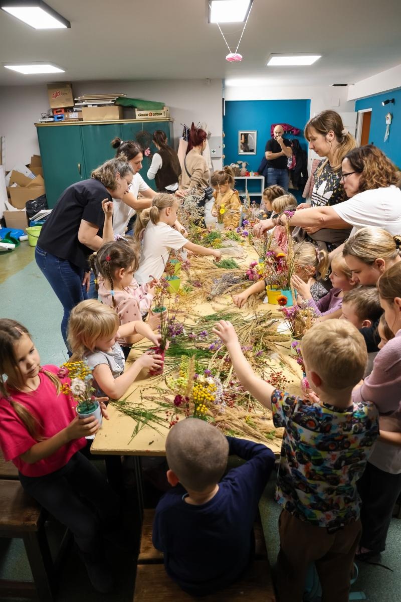 Zdjęcie w galerii na portalu naszraciborz.pl: Galeria kolorowych uśmiechów Małych Odkrywców i ich nowe pasje wiadomości z regionu