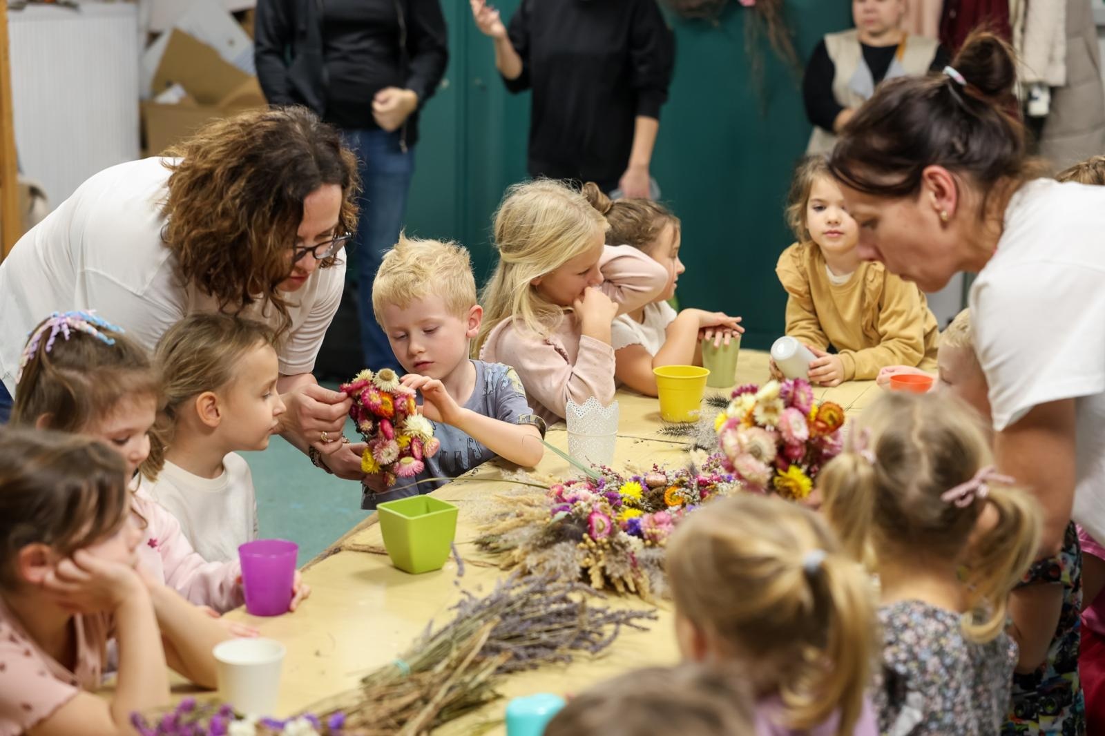 Zdjęcie w galerii na portalu naszraciborz.pl: Galeria kolorowych uśmiechów Małych Odkrywców i ich nowe pasje wiadomości z regionu