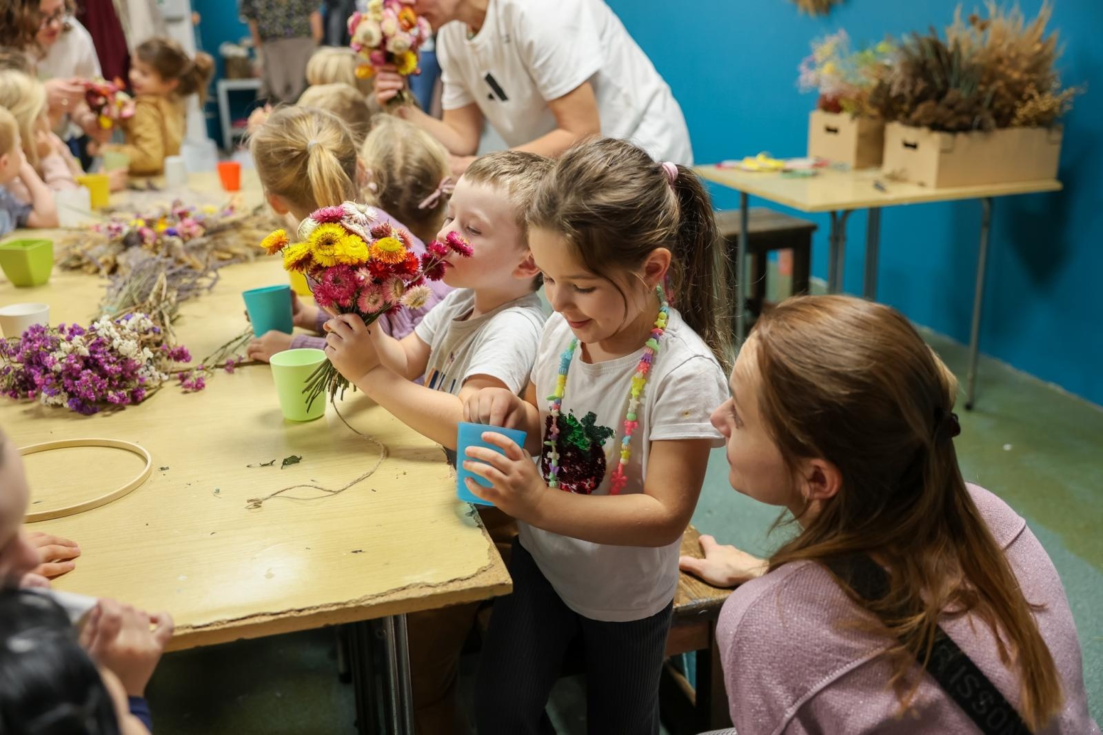 Zdjęcie w galerii na portalu naszraciborz.pl: Galeria kolorowych uśmiechów Małych Odkrywców i ich nowe pasje wiadomości z regionu