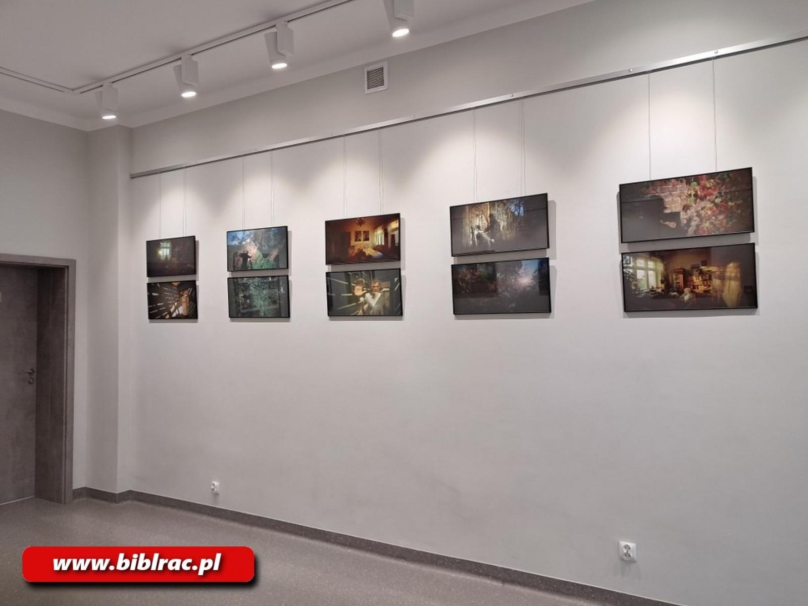 Zdjęcie w galerii na portalu naszraciborz.pl: Festiwal OFFO 2025 w Galerii GAWRA – wystawa fotografii otworkowej wiadomości z regionu