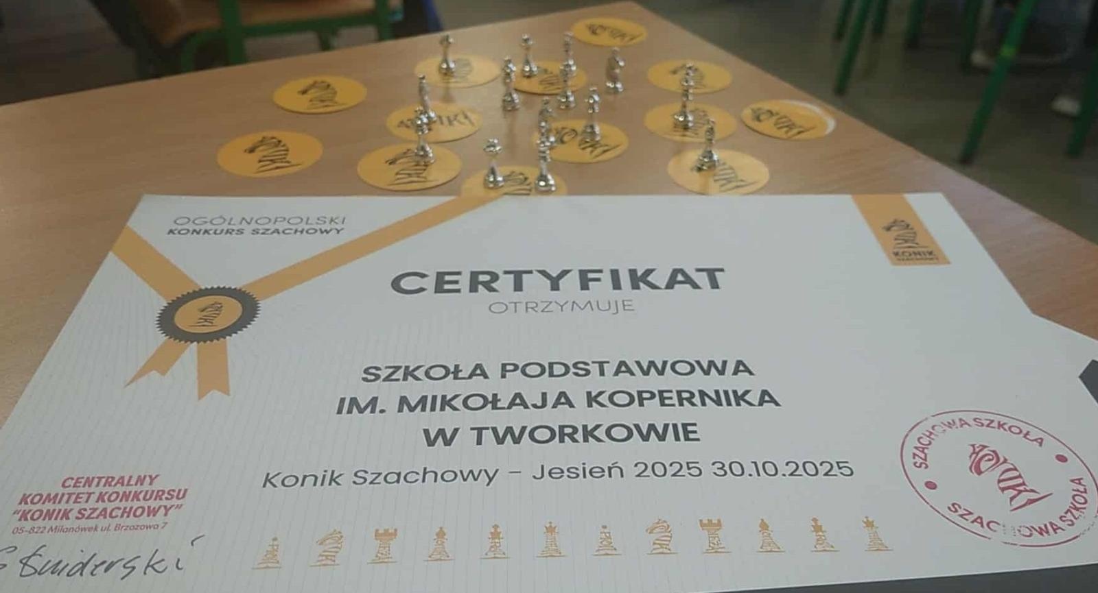 Zdjęcie w galerii na portalu naszraciborz.pl: Szachowe emocje w Tworkowie – uczniowie zmierzyli się w ogólnopolskim konkursie Konik Szachowy wiadomości z regionu