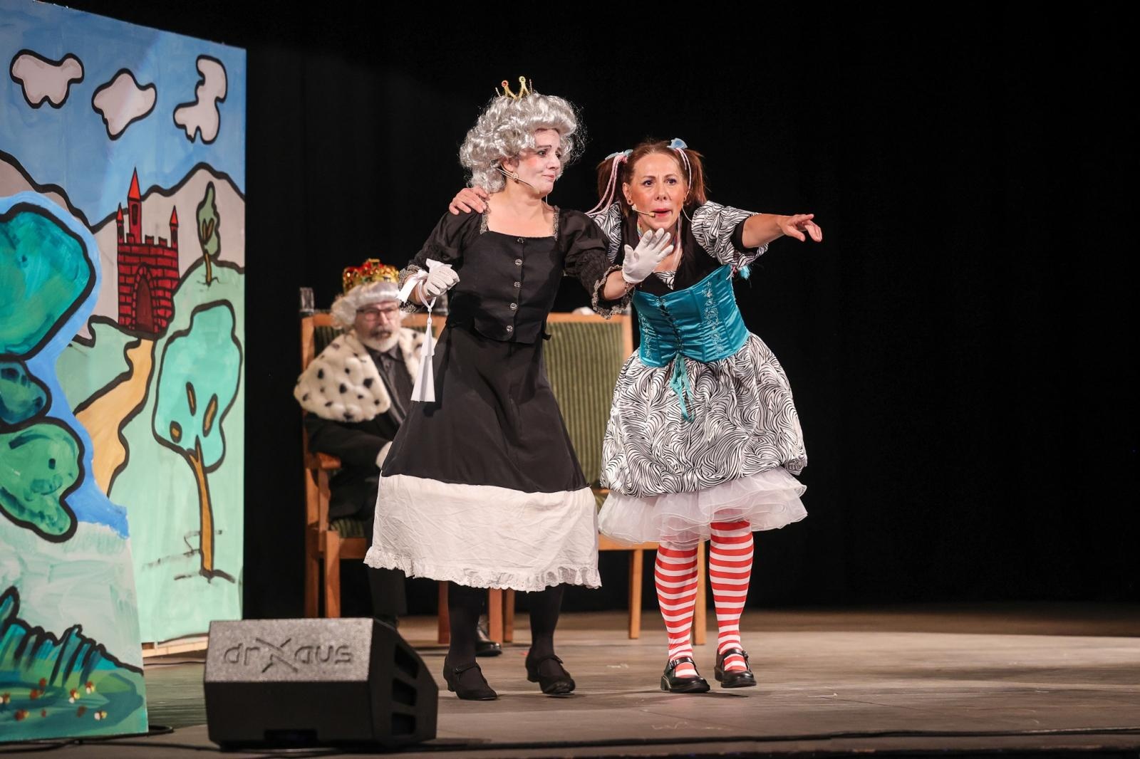 Zdjęcie w galerii na portalu naszraciborz.pl: Spektakl dla dzieci SMOK W BUTACH w niedzielę 9 listopada na deskach Strzechy wiadomości z regionu