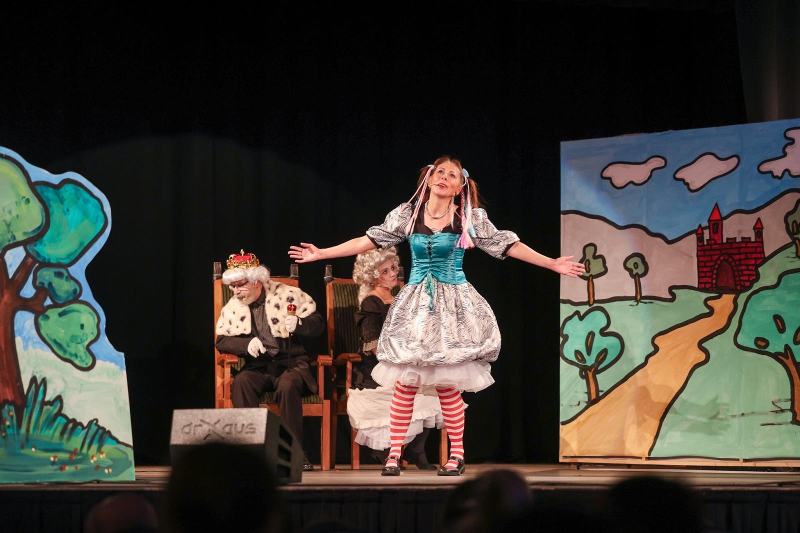 Zdjęcie w galerii na portalu naszraciborz.pl: Spektakl dla dzieci SMOK W BUTACH w niedzielę 9 listopada na deskach Strzechy wiadomości z regionu