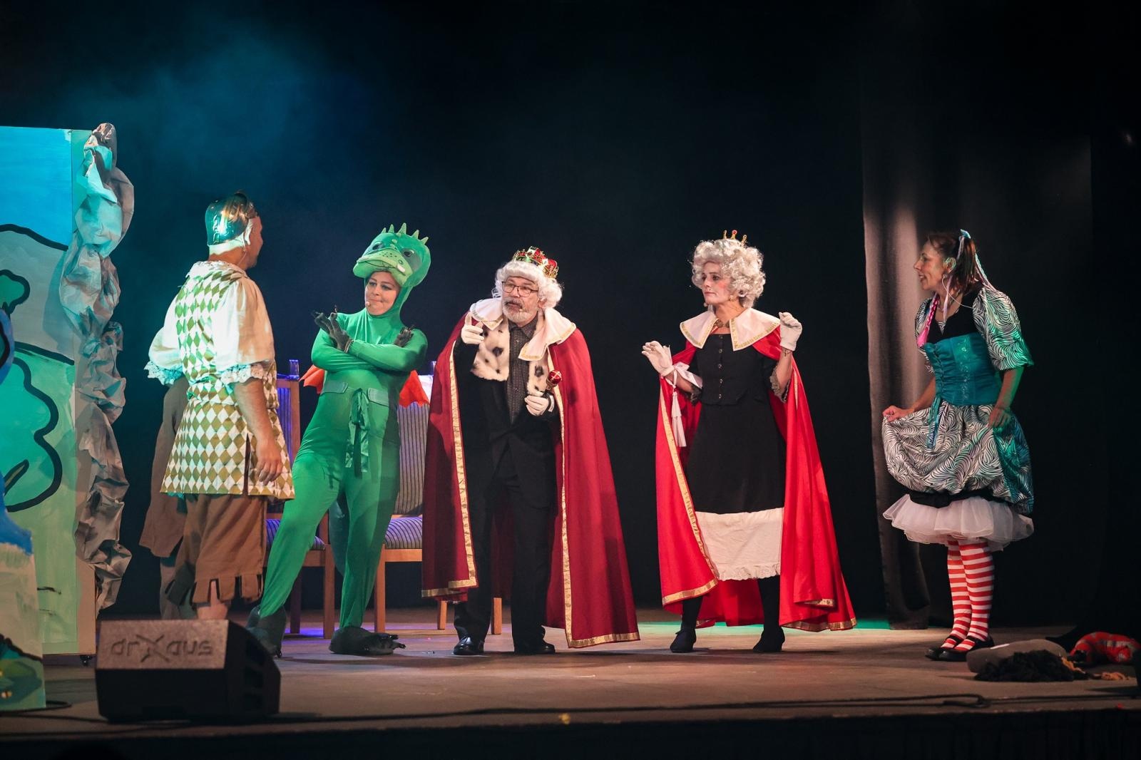 Zdjęcie w galerii na portalu naszraciborz.pl: Spektakl dla dzieci SMOK W BUTACH w niedzielę 9 listopada na deskach Strzechy wiadomości z regionu