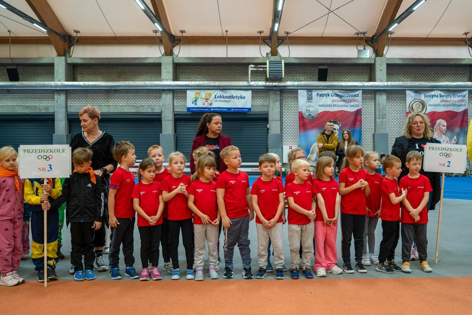 Zdjęcie w galerii na portalu naszraciborz.pl: Igrzyska Przedszkolaków – sportowe emocje, nauka i radość w ZSOMS Racibórz [FOTO i WIDEO] wiadomości z regionu