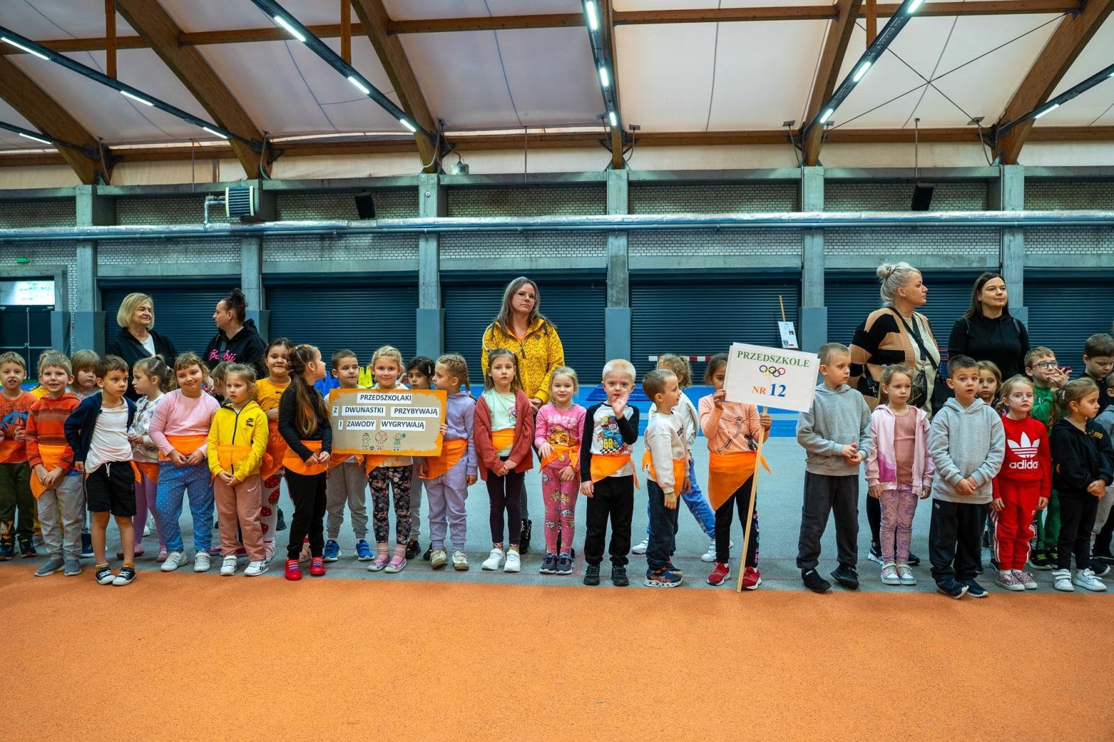 Zdjęcie w galerii na portalu naszraciborz.pl: Igrzyska Przedszkolaków – sportowe emocje, nauka i radość w ZSOMS Racibórz [FOTO i WIDEO] wiadomości z regionu