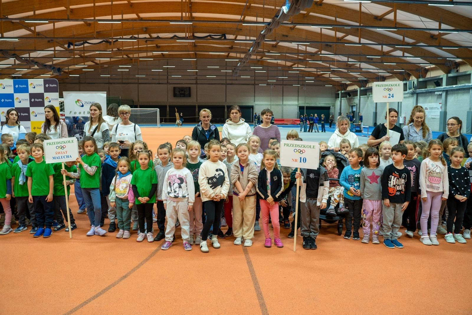 Zdjęcie w galerii na portalu naszraciborz.pl: Igrzyska Przedszkolaków – sportowe emocje, nauka i radość w ZSOMS Racibórz [FOTO i WIDEO] wiadomości z regionu