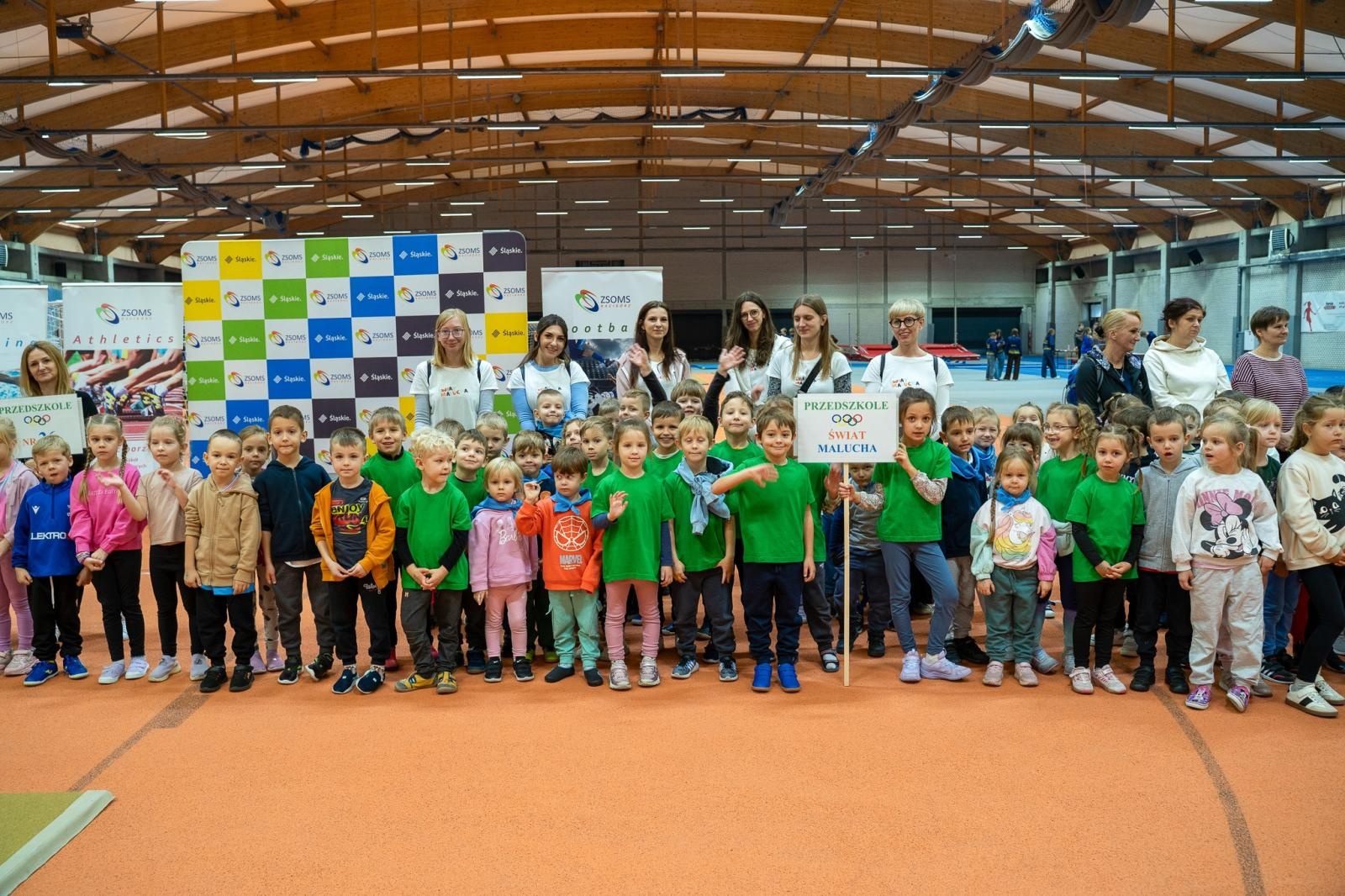 Zdjęcie w galerii na portalu naszraciborz.pl: Igrzyska Przedszkolaków – sportowe emocje, nauka i radość w ZSOMS Racibórz [FOTO i WIDEO] wiadomości z regionu