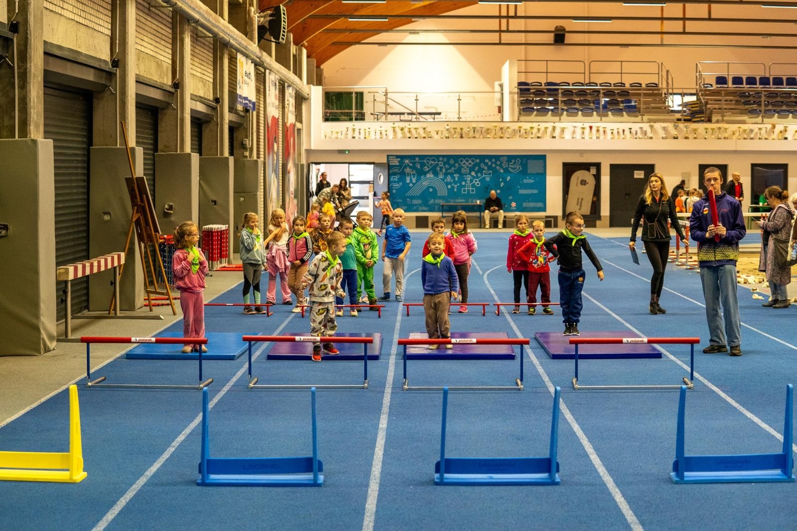 Zdjęcie w galerii na portalu naszraciborz.pl: Igrzyska Przedszkolaków – sportowe emocje, nauka i radość w ZSOMS Racibórz [FOTO i WIDEO] wiadomości z regionu