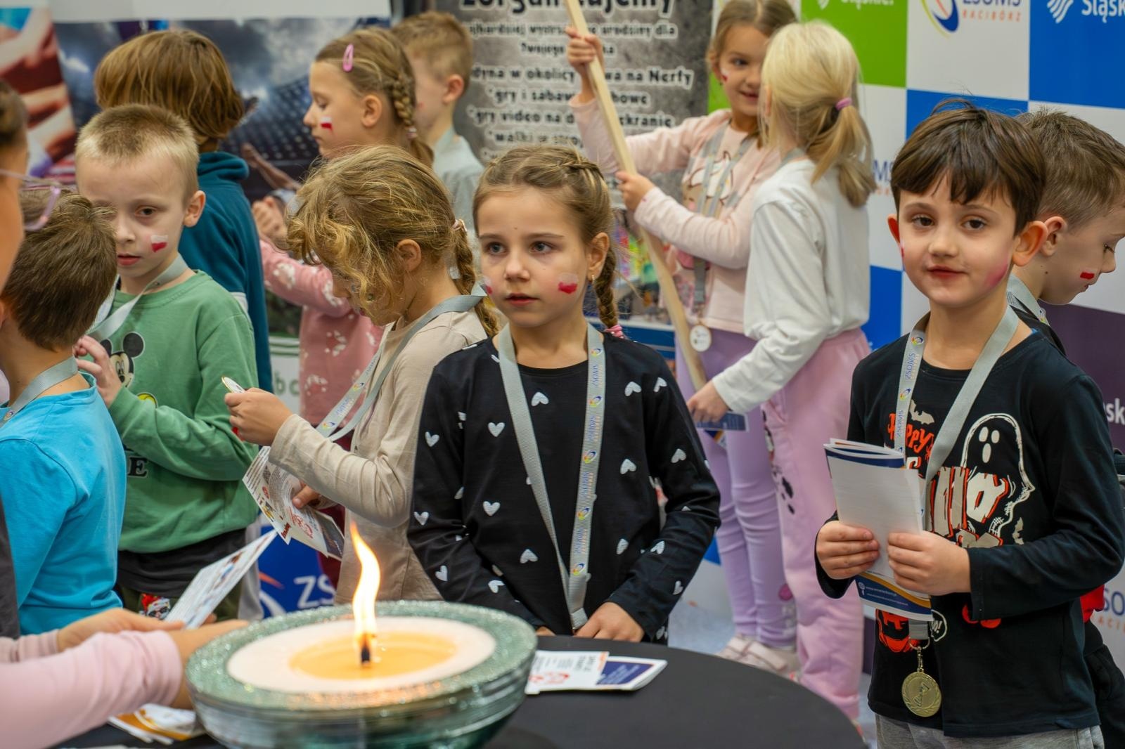 Zdjęcie w galerii na portalu naszraciborz.pl: Igrzyska Przedszkolaków – sportowe emocje, nauka i radość w ZSOMS Racibórz [FOTO i WIDEO] wiadomości z regionu