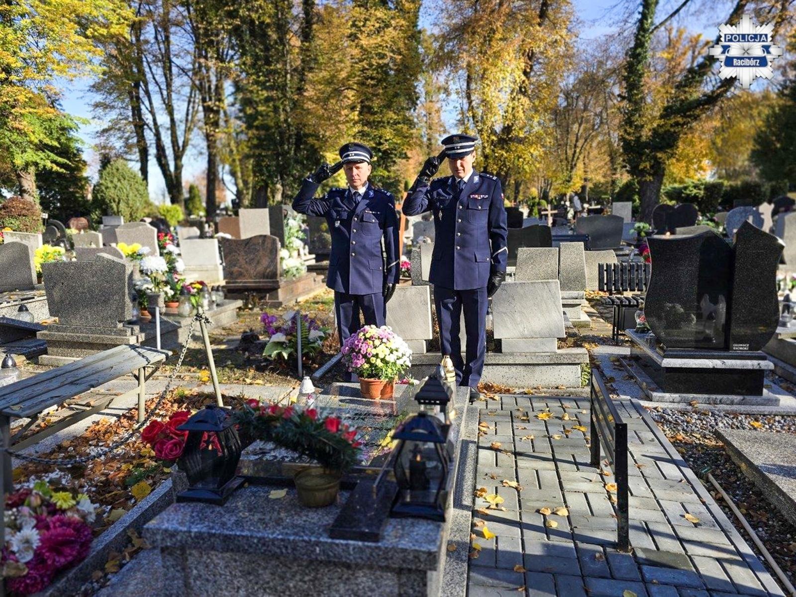 Zdjęcie w galerii na portalu naszraciborz.pl: Policjanci z Raciborza uczcili pamięć poległych funkcjonariuszy wiadomości z regionu