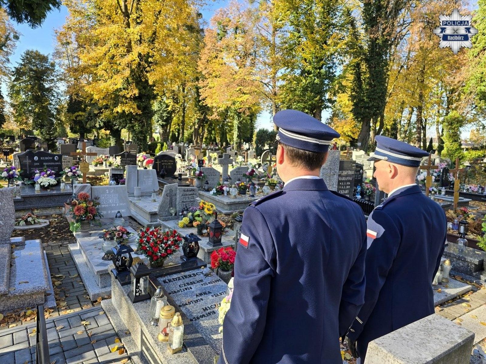 Zdjęcie w galerii na portalu naszraciborz.pl: Policjanci z Raciborza uczcili pamięć poległych funkcjonariuszy wiadomości z regionu