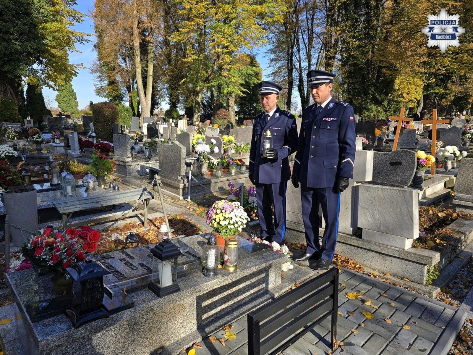 Zdjęcie w galerii na portalu naszraciborz.pl: Policjanci z Raciborza uczcili pamięć poległych funkcjonariuszy wiadomości z regionu