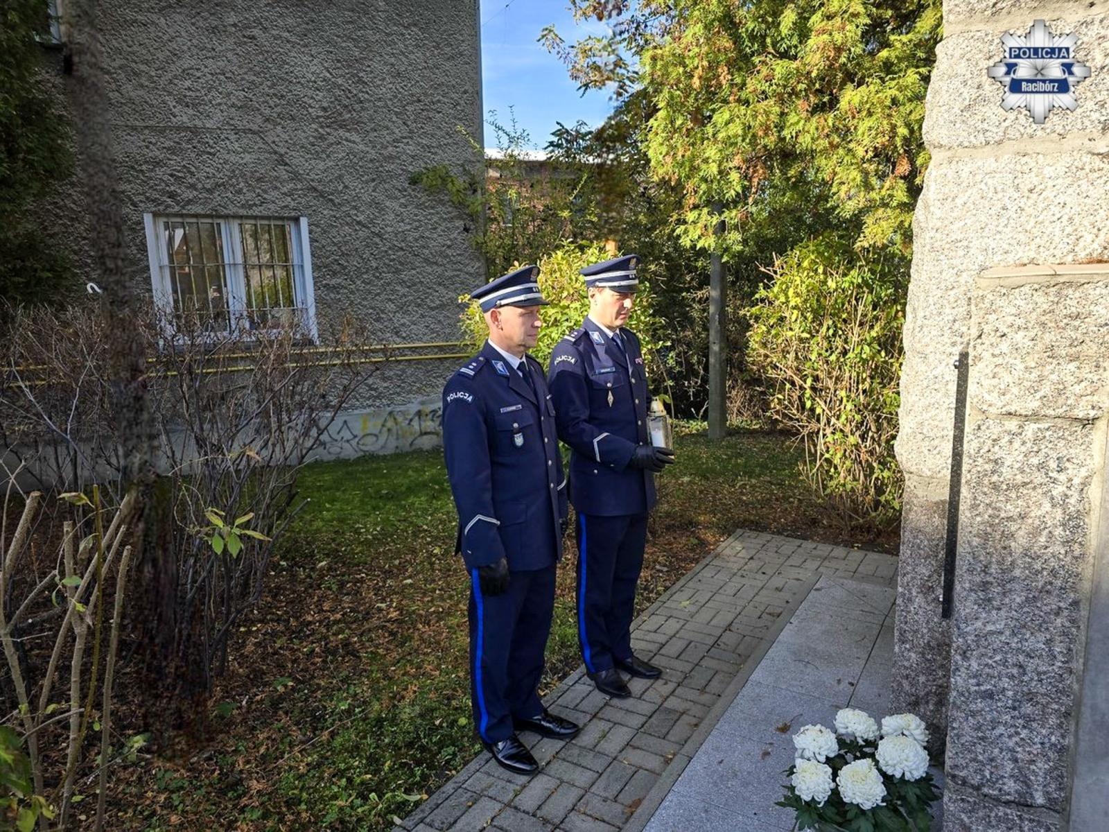Zdjęcie w galerii na portalu naszraciborz.pl: Policjanci z Raciborza uczcili pamięć poległych funkcjonariuszy wiadomości z regionu