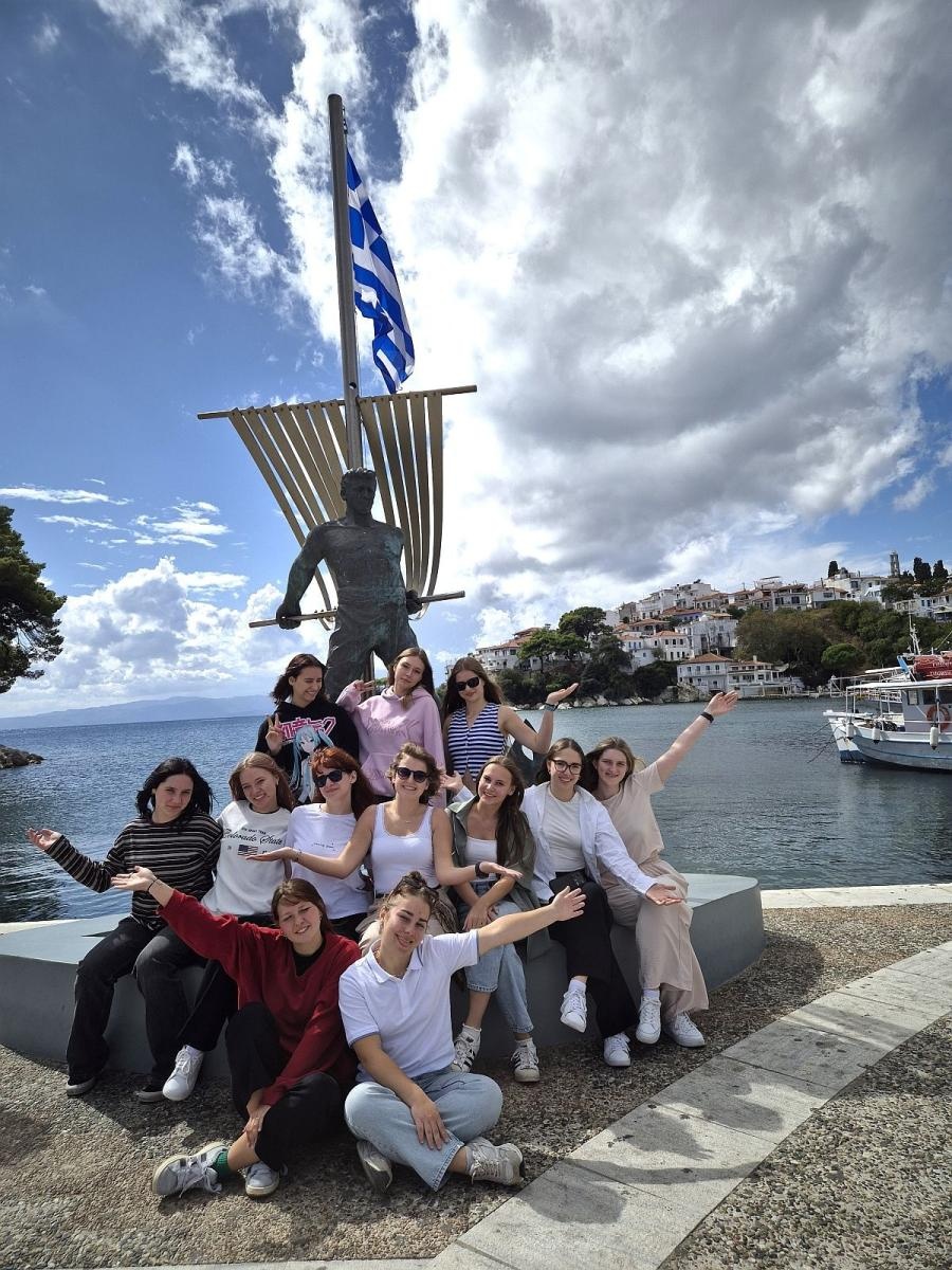 Zdjęcie w galerii na portalu naszraciborz.pl: CKZiU nr 1 Racibórz: ze szkolnej ławki… prosto na greckie słońce! wiadomości z regionu