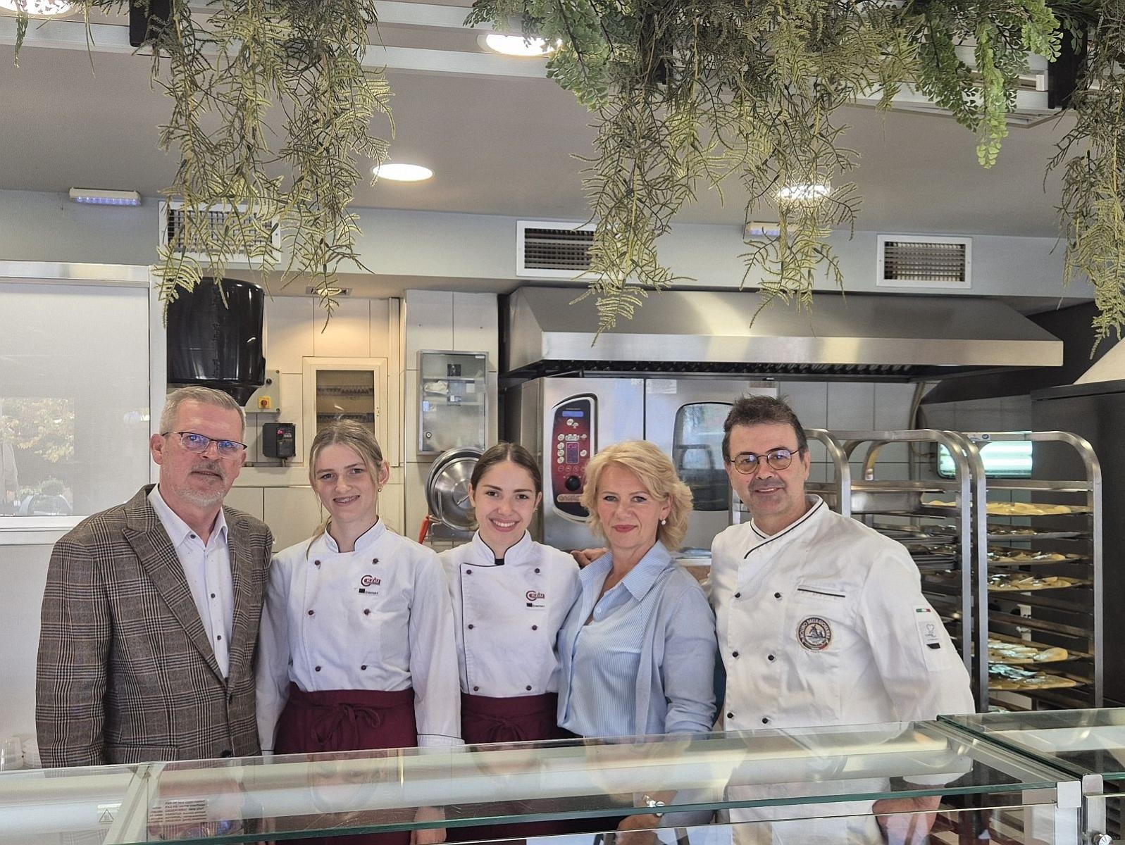 Zdjęcie w galerii na portalu naszraciborz.pl: CKZiU nr 1 Racibórz: ze szkolnej ławki… prosto na greckie słońce! wiadomości z regionu