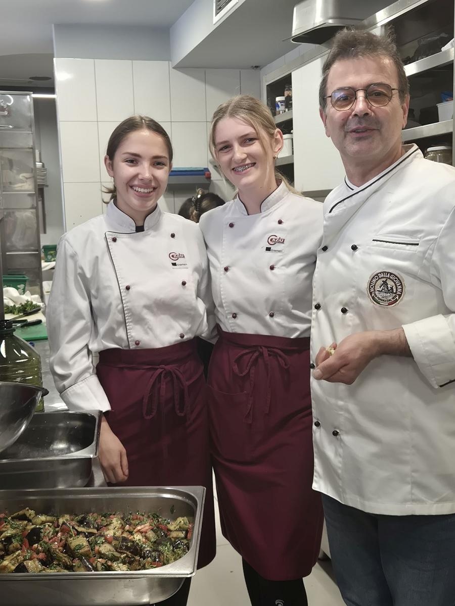 Zdjęcie w galerii na portalu naszraciborz.pl: CKZiU nr 1 Racibórz: ze szkolnej ławki… prosto na greckie słońce! wiadomości z regionu