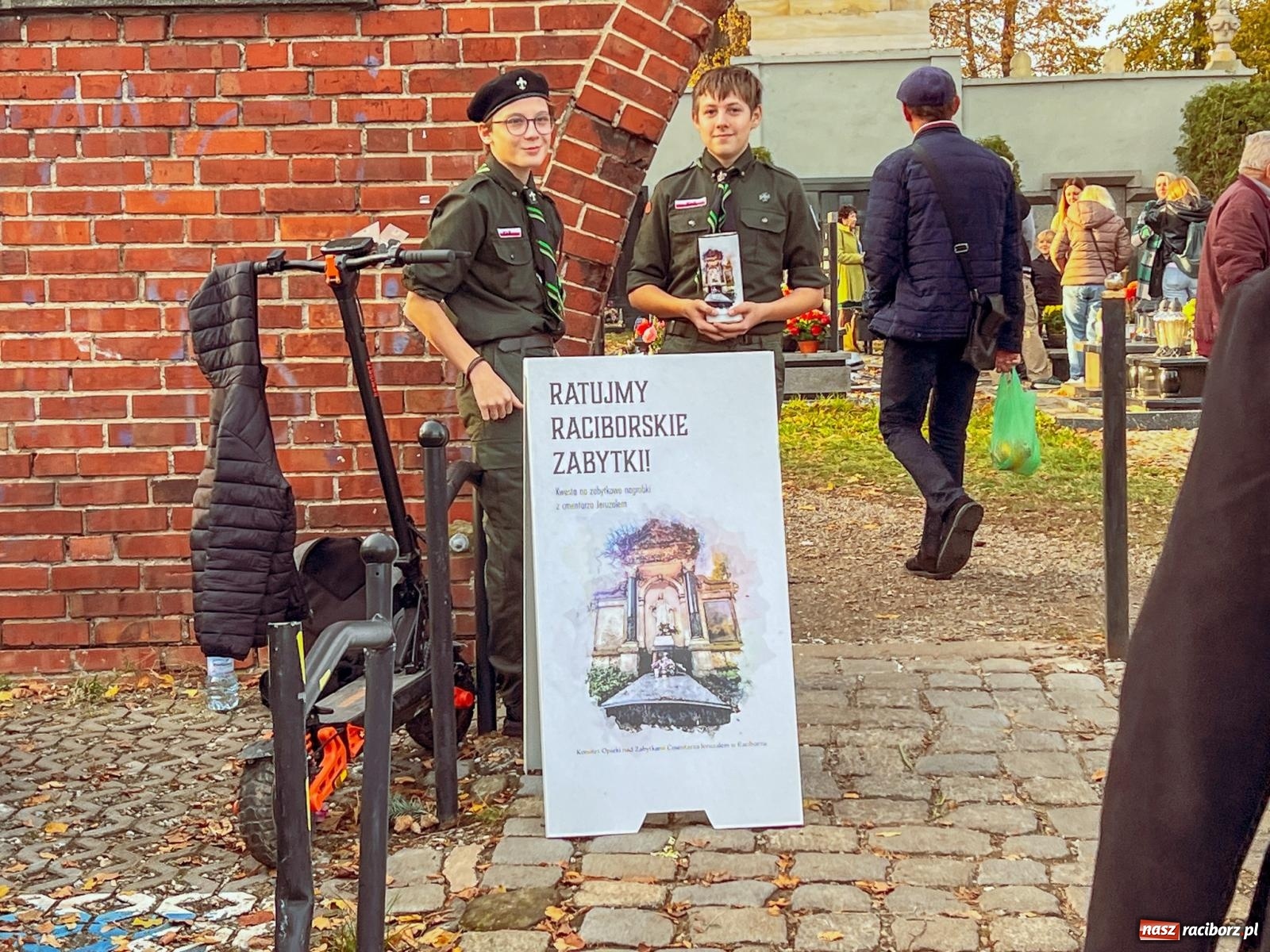 Zdjęcie w galerii na portalu naszraciborz.pl: Uroczystość Wszystkich Świętych na cmentarzu Jeruzalem w Raciborzu [FOTO i WIDEO] wiadomości z regionu