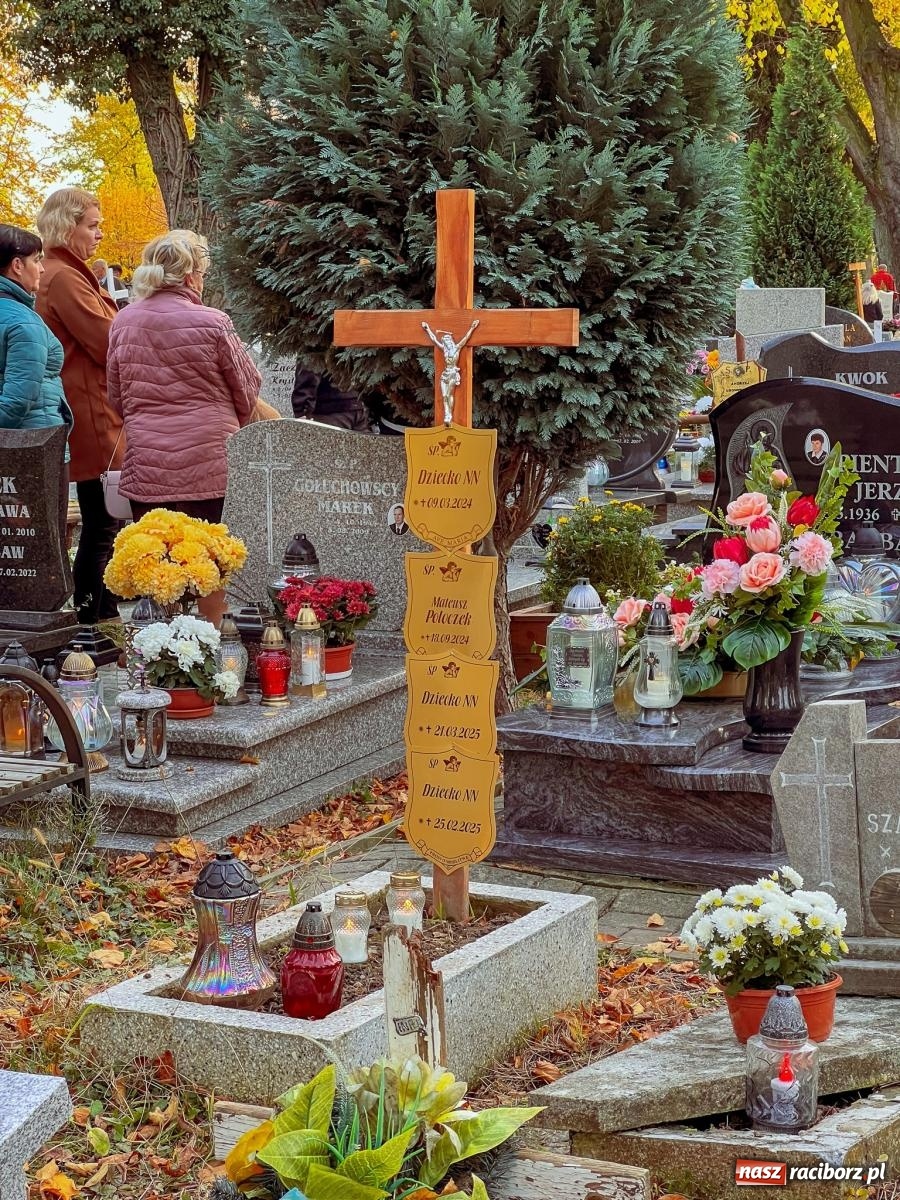 Zdjęcie w galerii na portalu naszraciborz.pl: Uroczystość Wszystkich Świętych na cmentarzu Jeruzalem w Raciborzu [FOTO i WIDEO] wiadomości z regionu