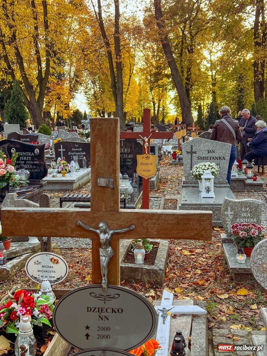 Zdjęcie w galerii na portalu naszraciborz.pl: Uroczystość Wszystkich Świętych na cmentarzu Jeruzalem w Raciborzu [FOTO i WIDEO] wiadomości z regionu