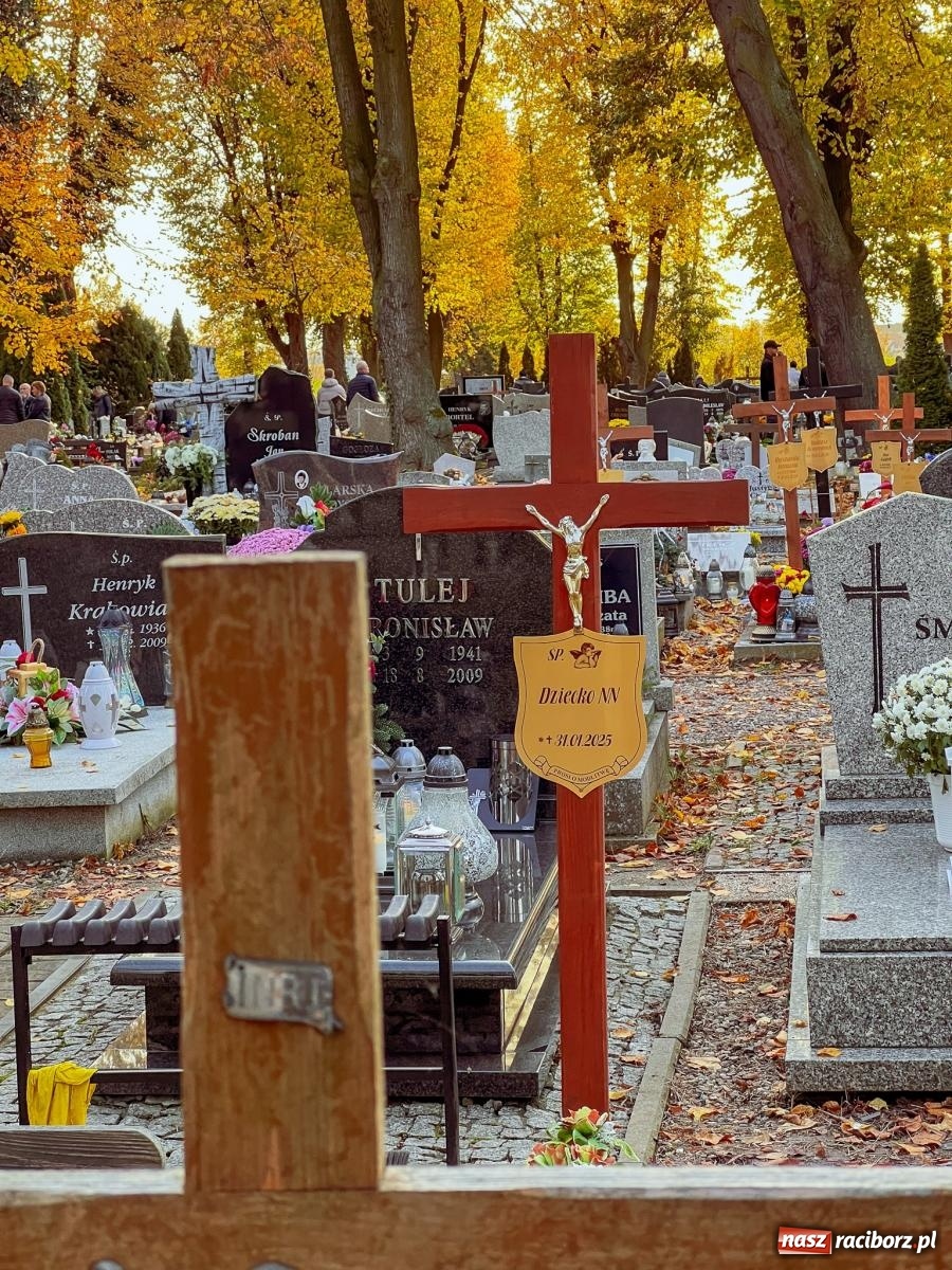 Zdjęcie w galerii na portalu naszraciborz.pl: Uroczystość Wszystkich Świętych na cmentarzu Jeruzalem w Raciborzu [FOTO i WIDEO] wiadomości z regionu