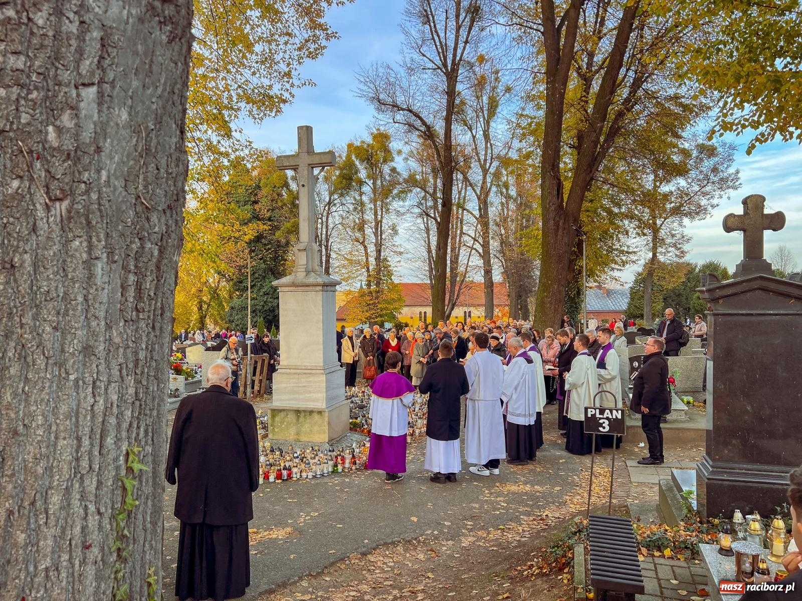 Zdjęcie w galerii na portalu naszraciborz.pl: Uroczystość Wszystkich Świętych na cmentarzu Jeruzalem w Raciborzu [FOTO i WIDEO] wiadomości z regionu