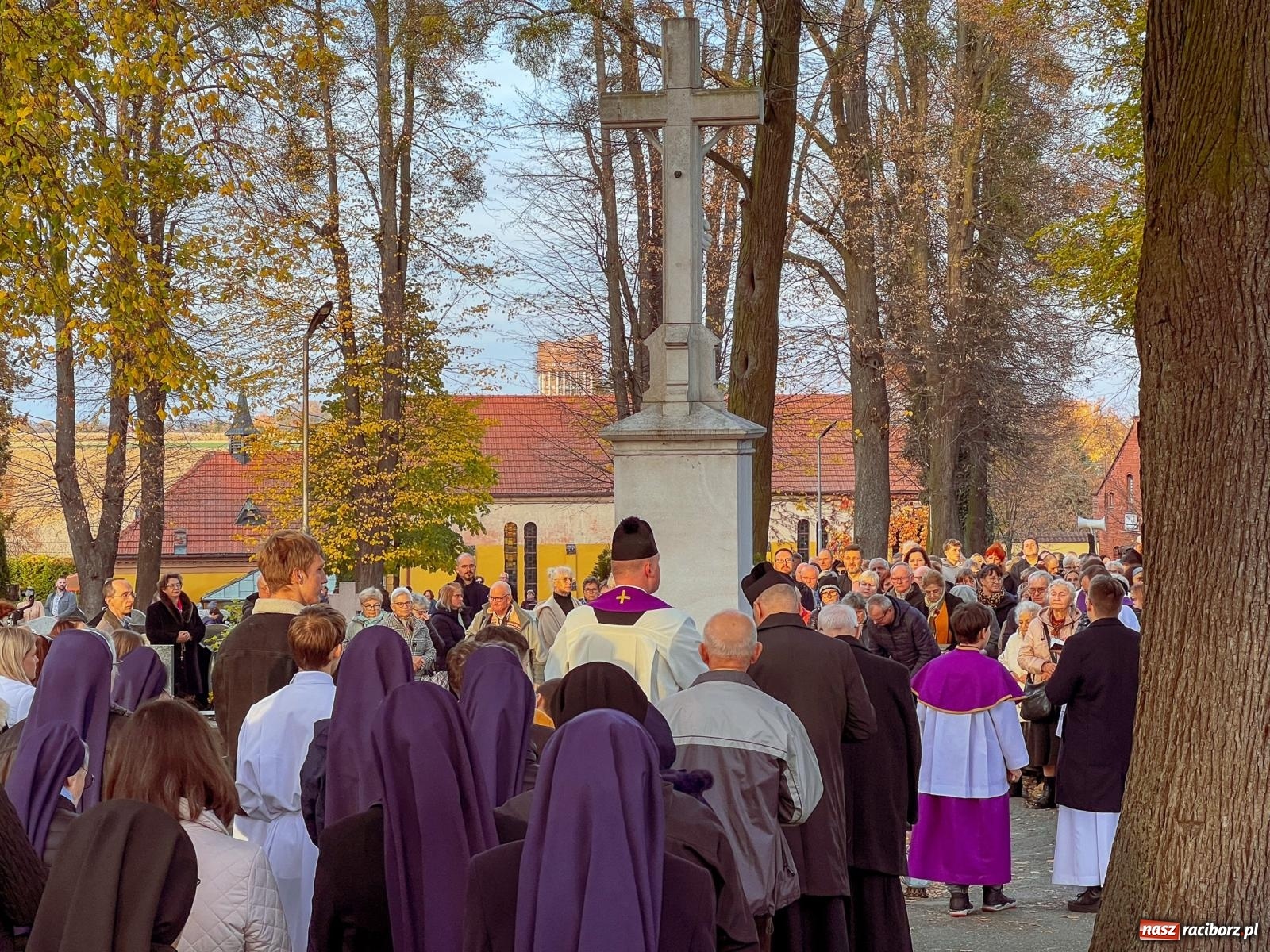 Zdjęcie w galerii na portalu naszraciborz.pl: Uroczystość Wszystkich Świętych na cmentarzu Jeruzalem w Raciborzu [FOTO i WIDEO] wiadomości z regionu